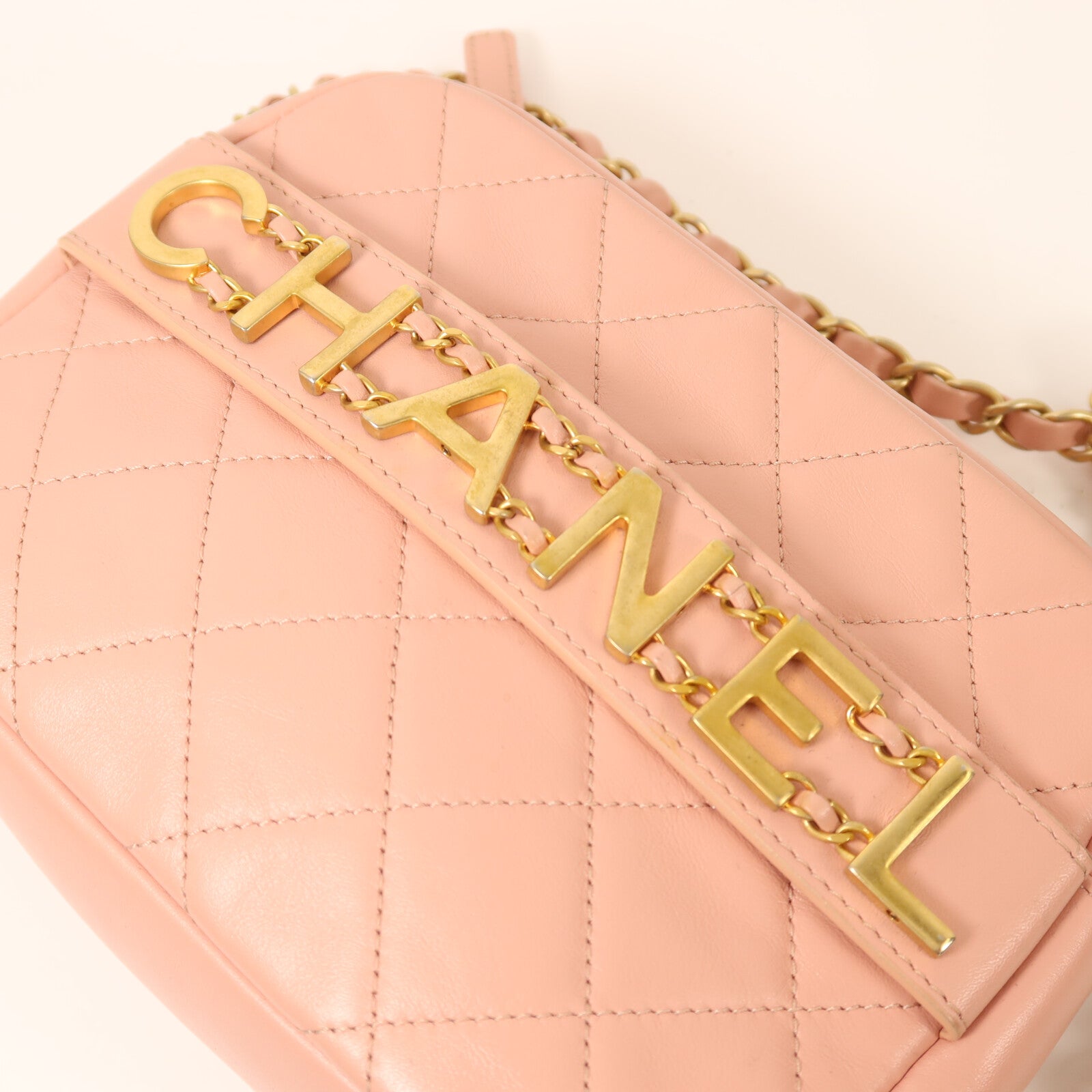CHANEL 牛皮皮革Camera Shoulder Bag金扣鏈帶肩背袋