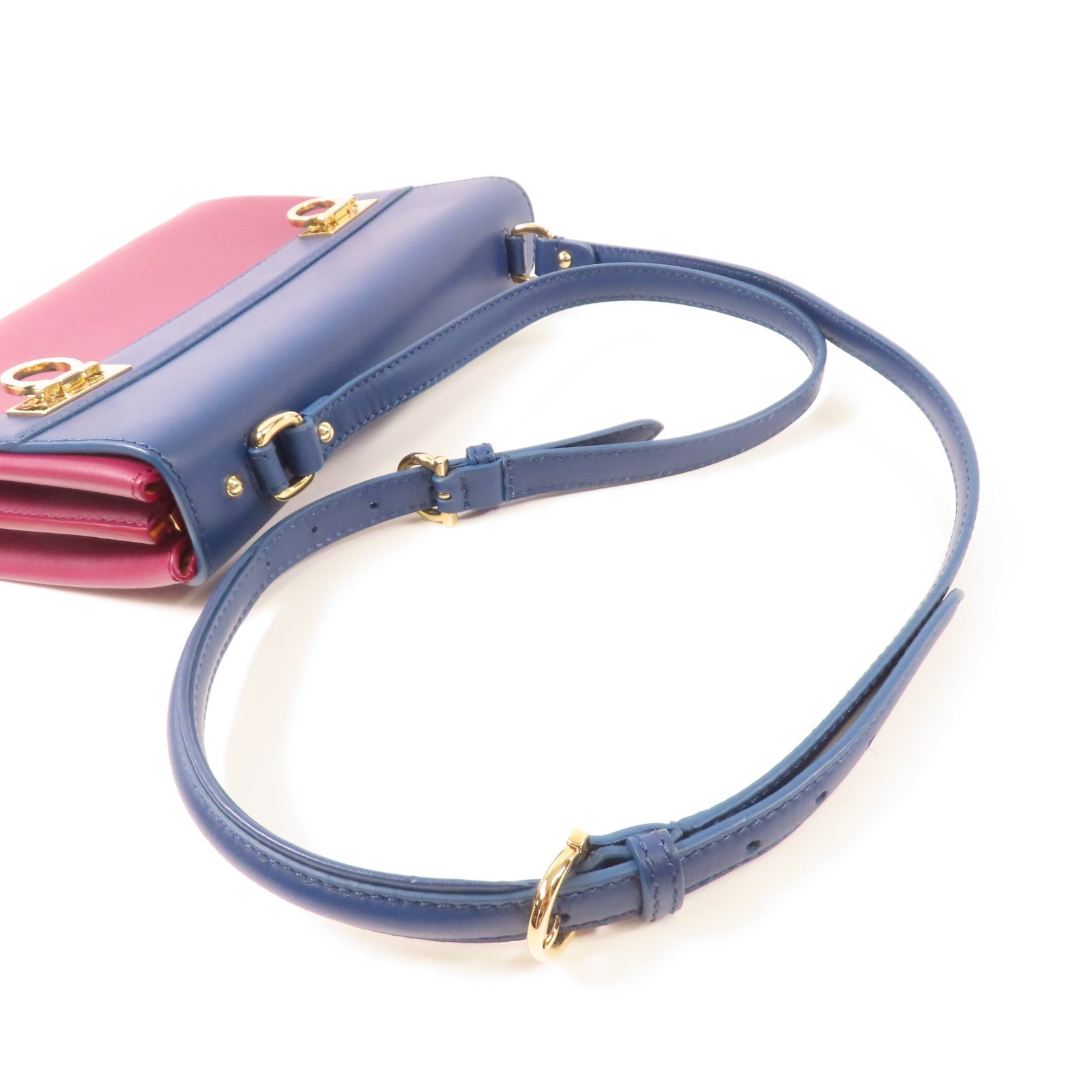 Salvatore Ferragamo 牛皮皮革Shoulder Bag金扣肩背袋