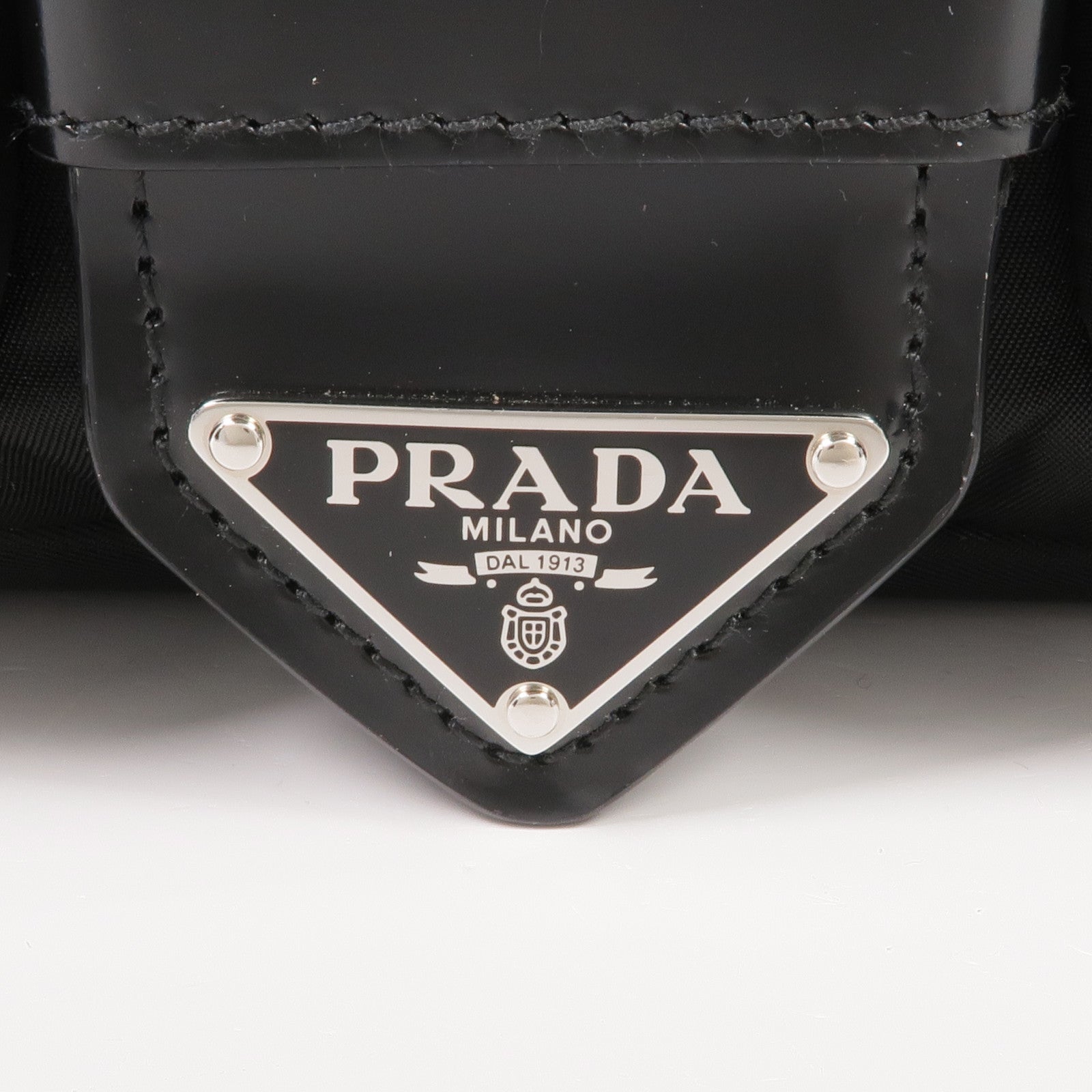 PRADA 尼龍/皮革Shoulder Bag銀扣肩背袋