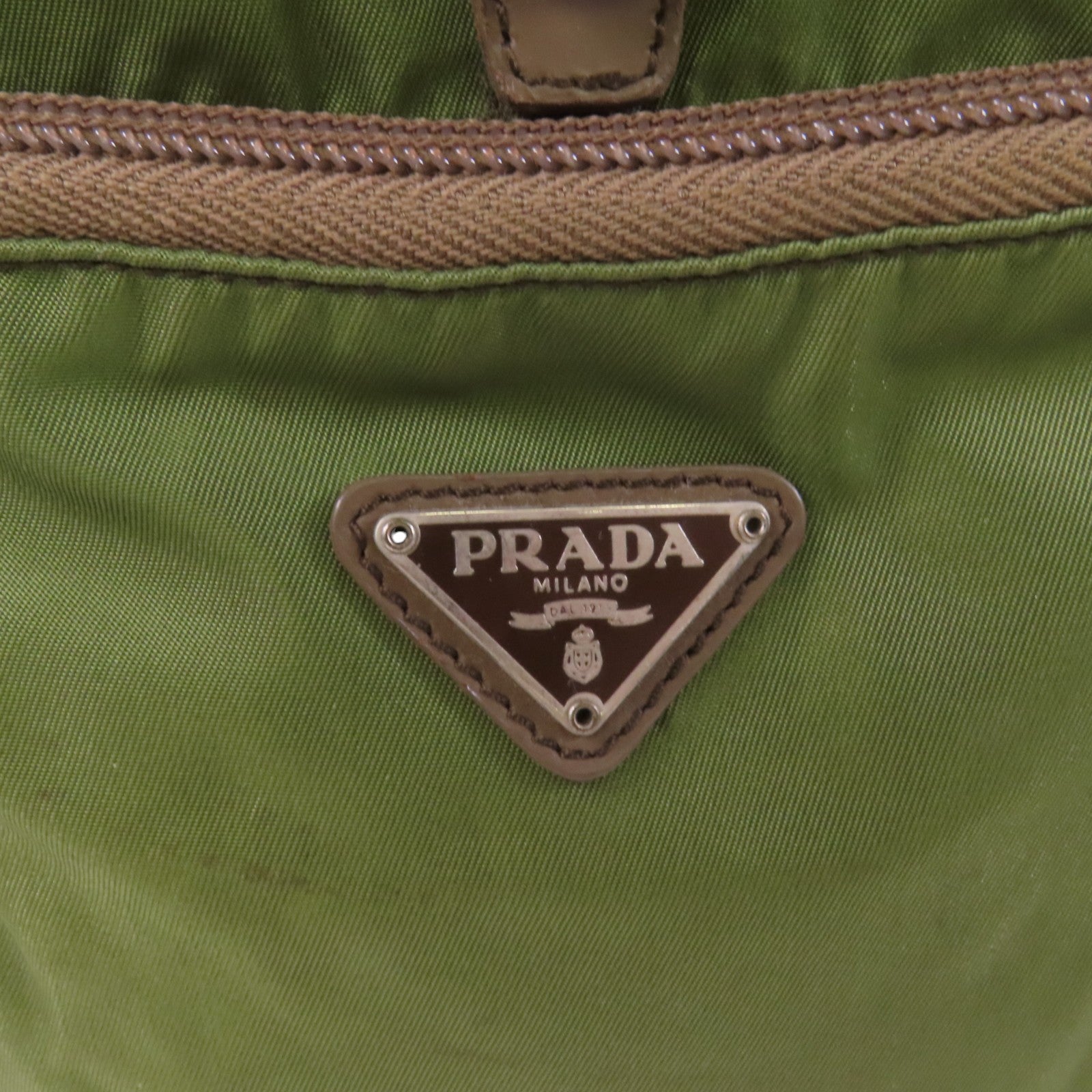 PRADA 尼龍Rucksack銀扣背包