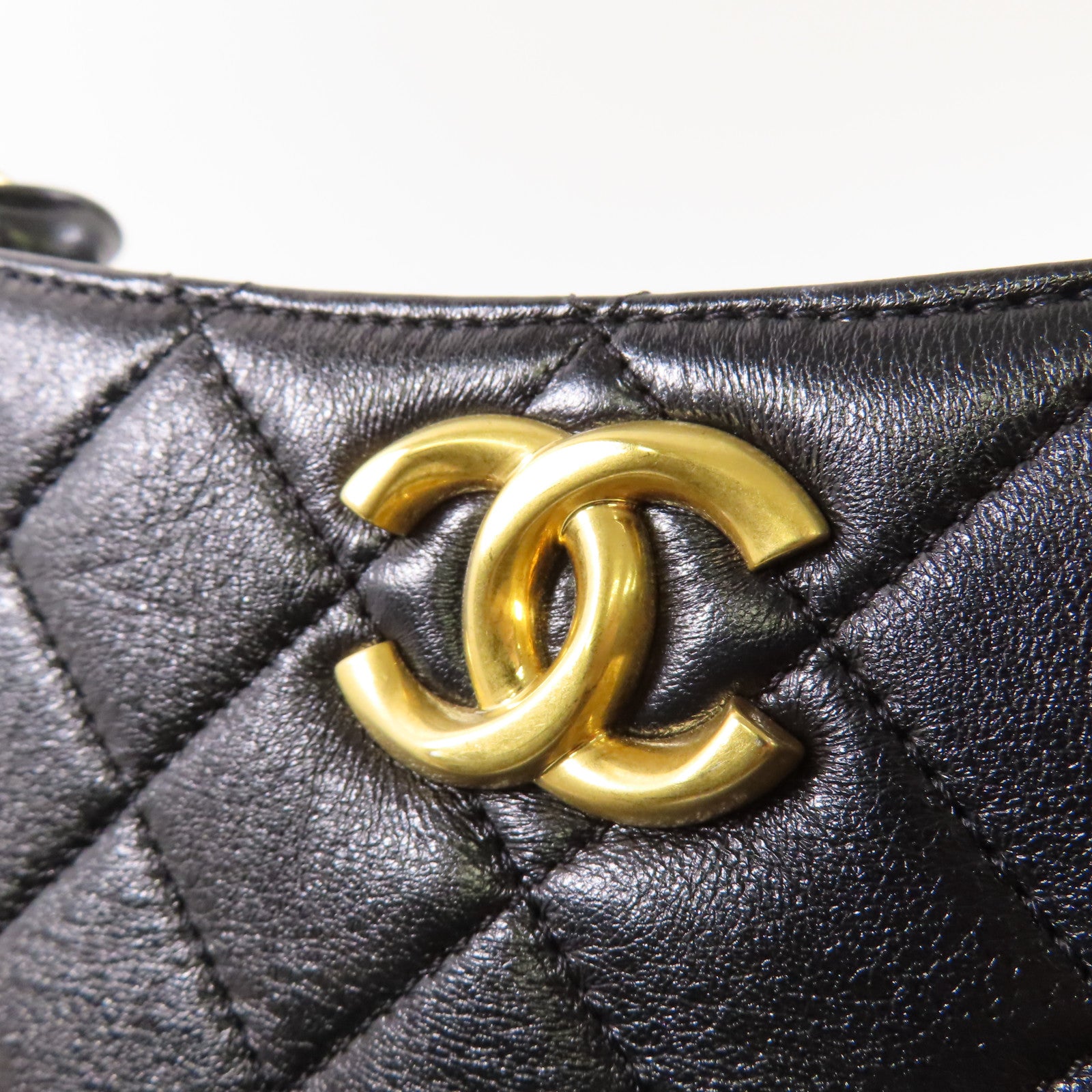 CHANEL 牛皮皮革Hobo金扣鏈帶肩背袋