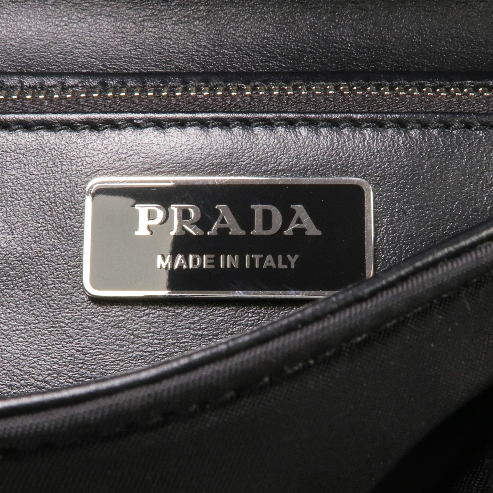 PRADA 尼龍/皮革Shoulder Bag銀扣肩背袋