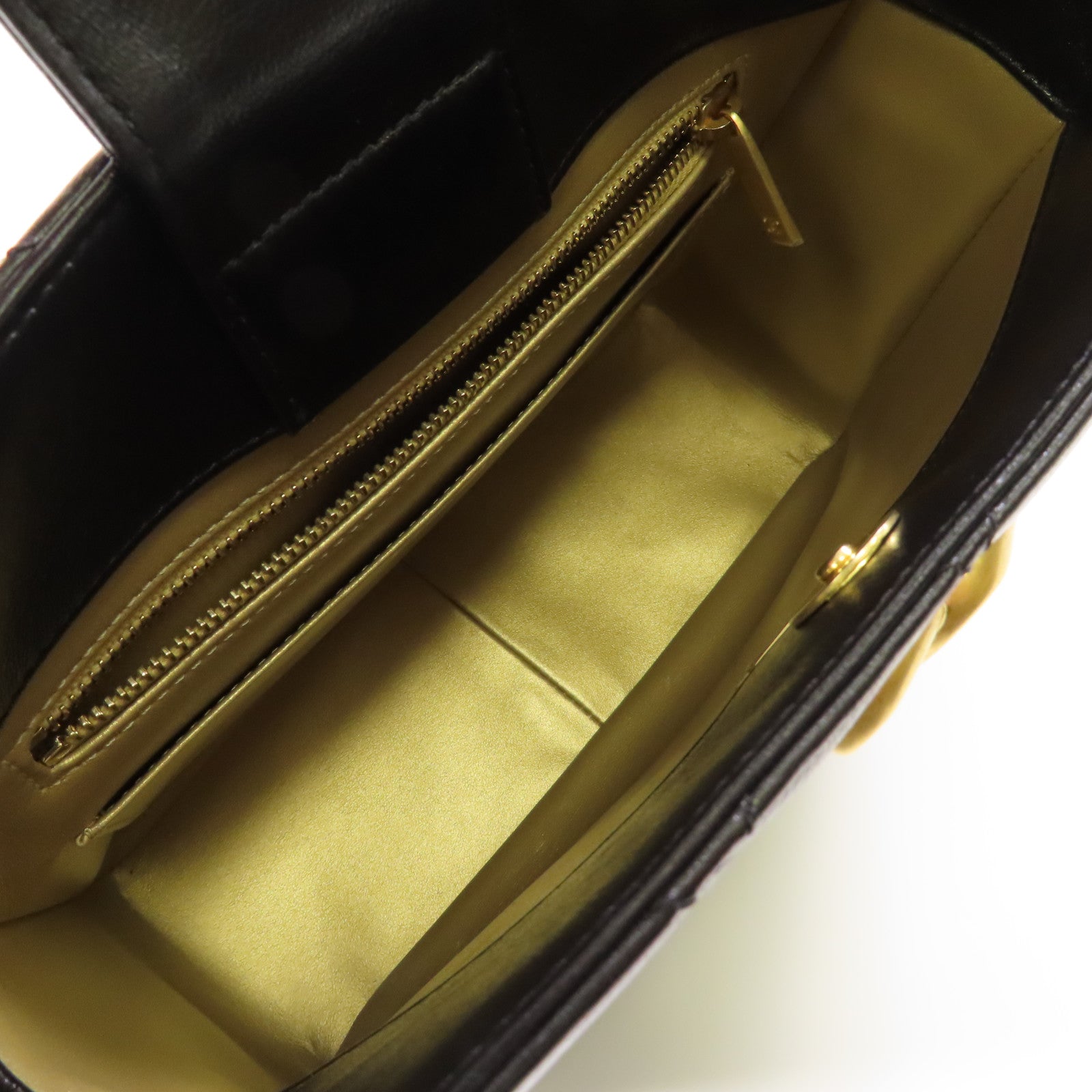 CHANEL 牛皮皮革Hobo金扣鏈帶肩背袋