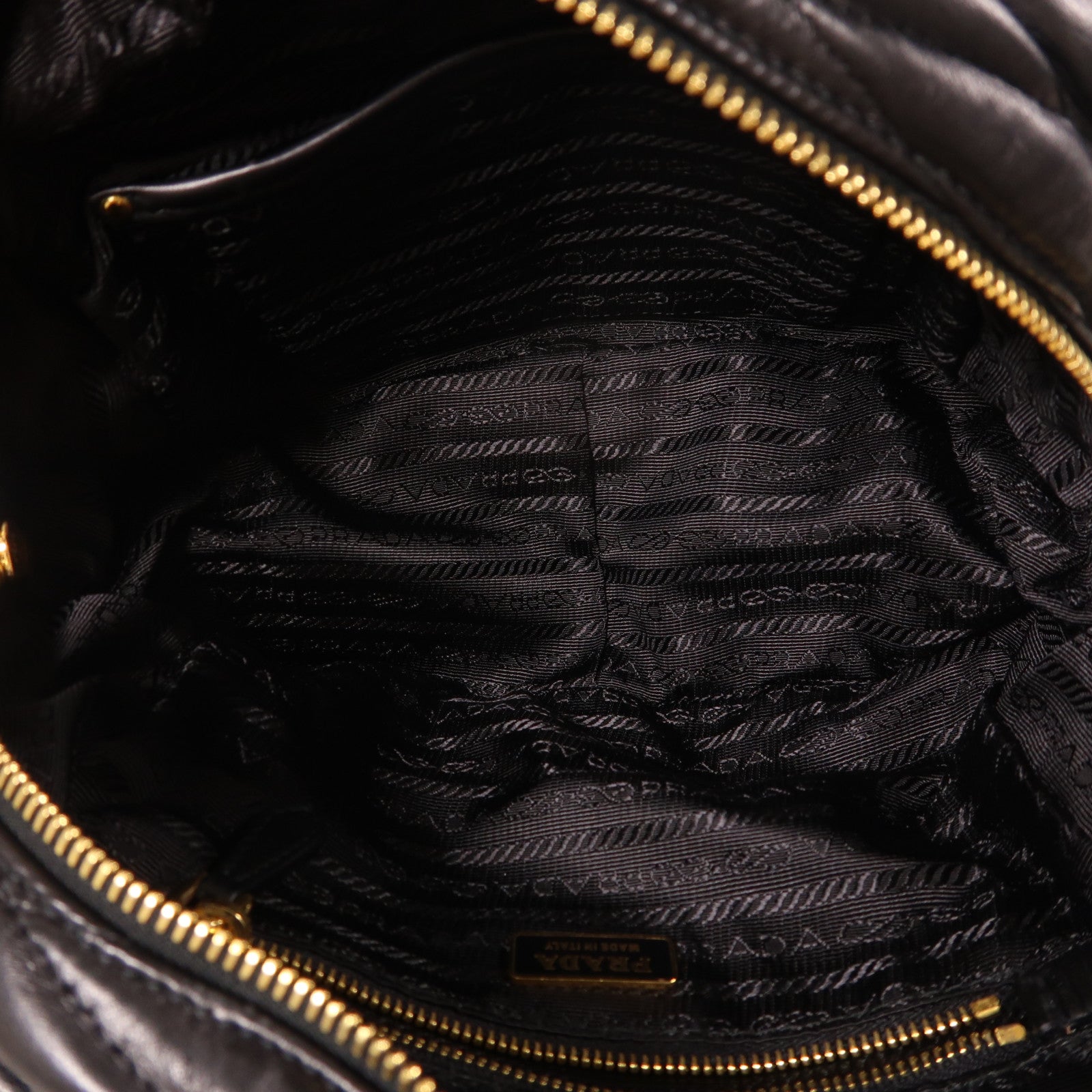 PRADA 尼龍/羊皮皮革Hand Bag金扣手挽袋黑色