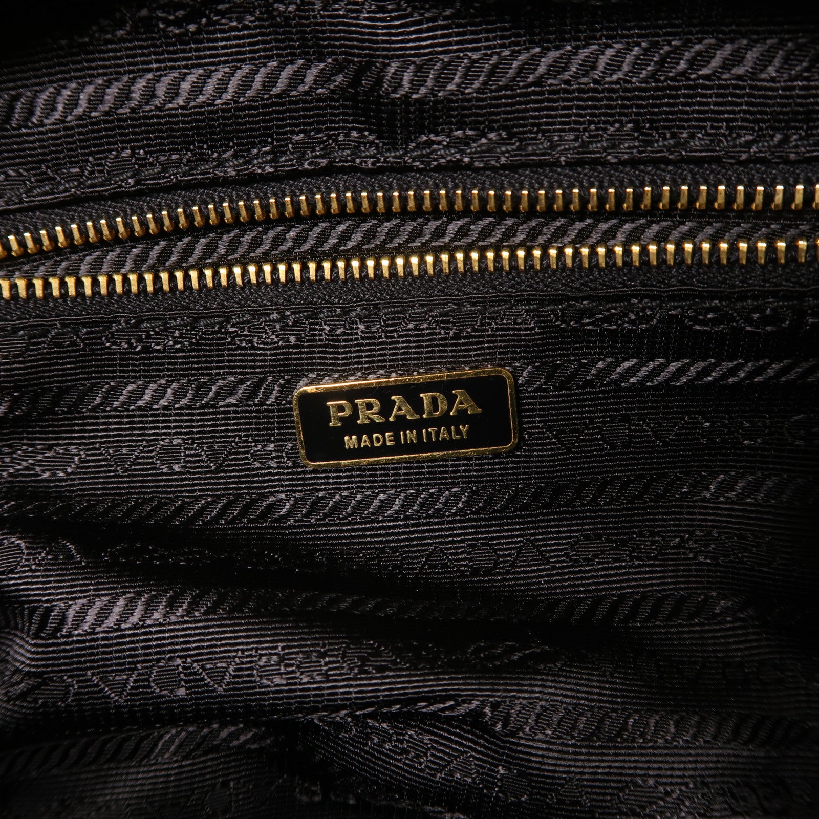 PRADA 尼龍/羊皮皮革Hand Bag金扣手挽袋黑色