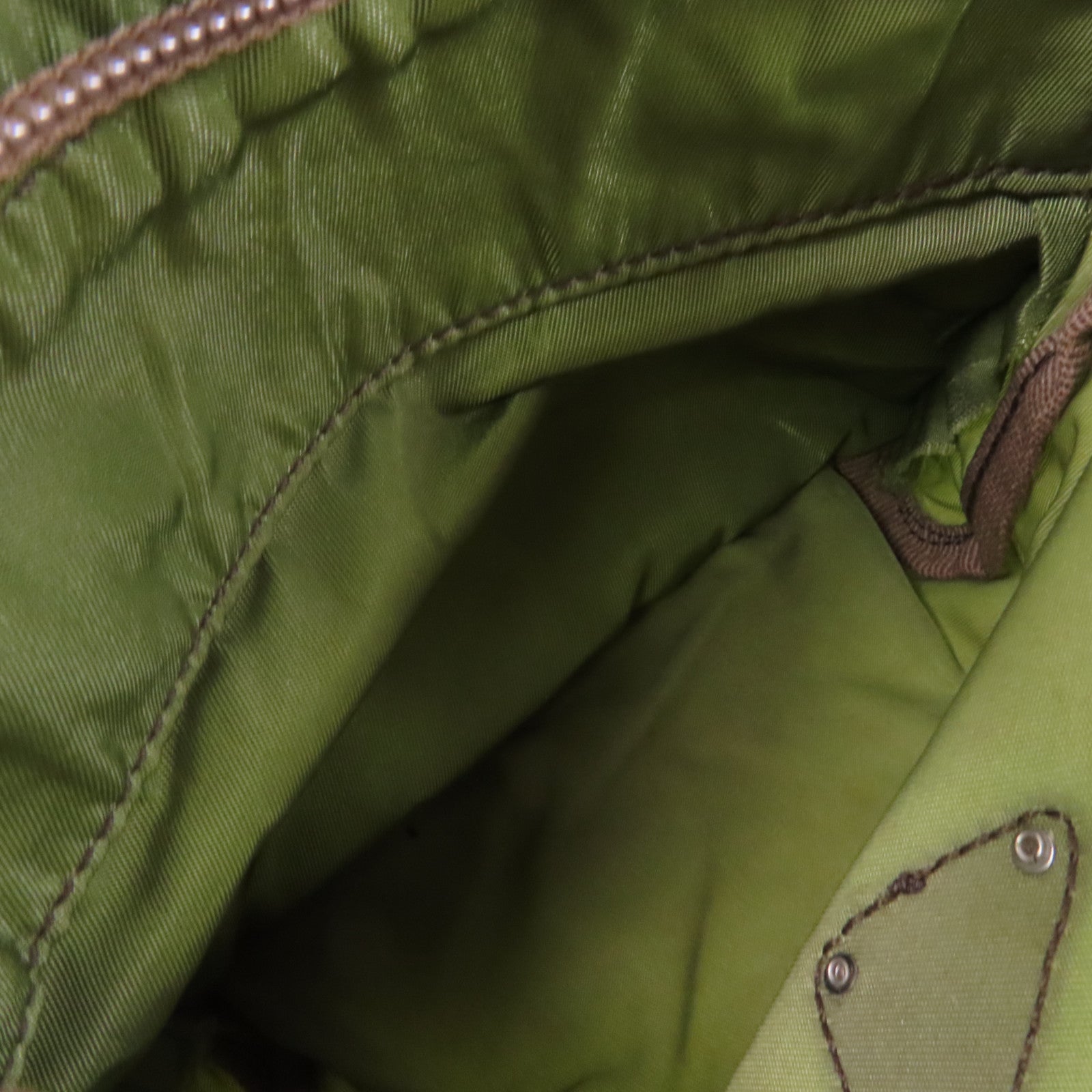 PRADA 尼龍Rucksack銀扣背包