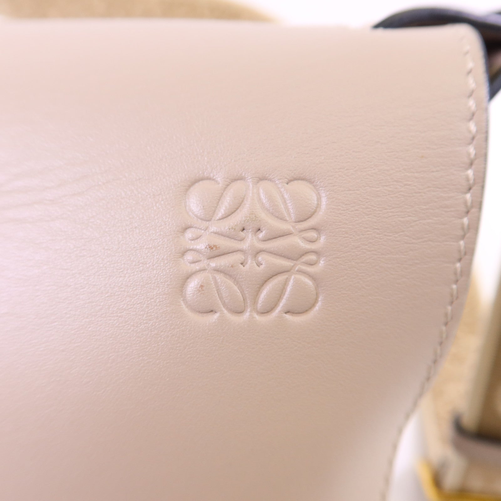 LOEWE 牛皮皮革Small Gate Bag金扣肩背袋