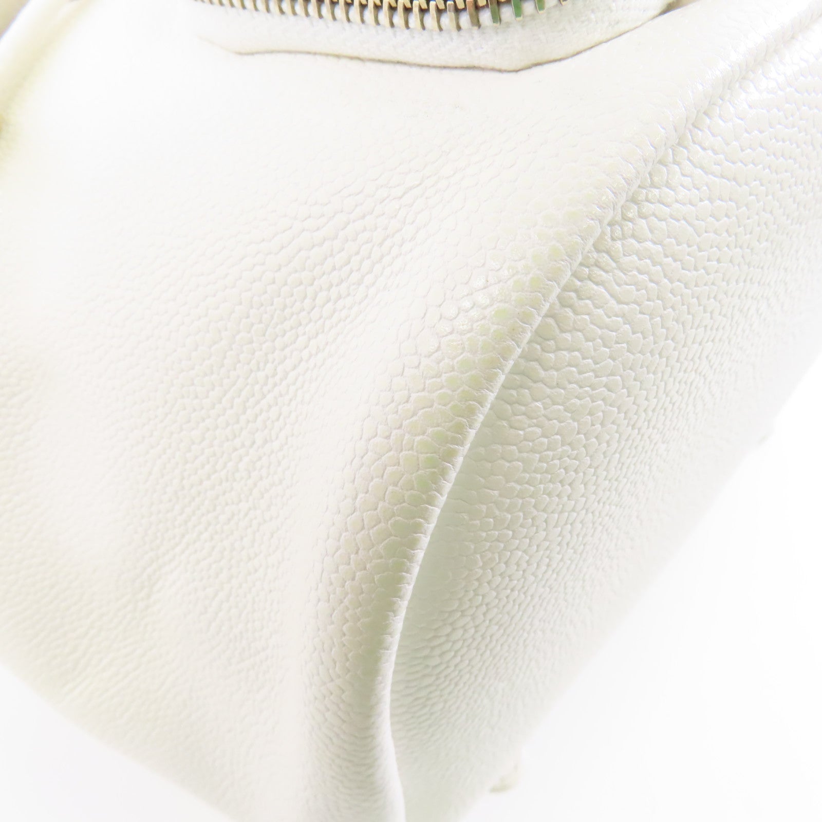 CHANEL 菱格Caviar皮革Backpack金扣背包白色