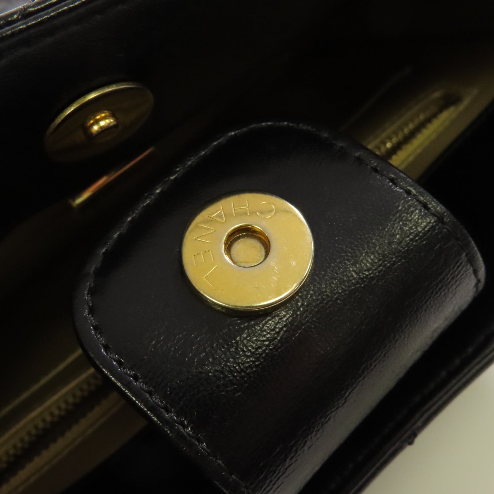 CHANEL 牛皮皮革Hobo金扣鏈帶肩背袋