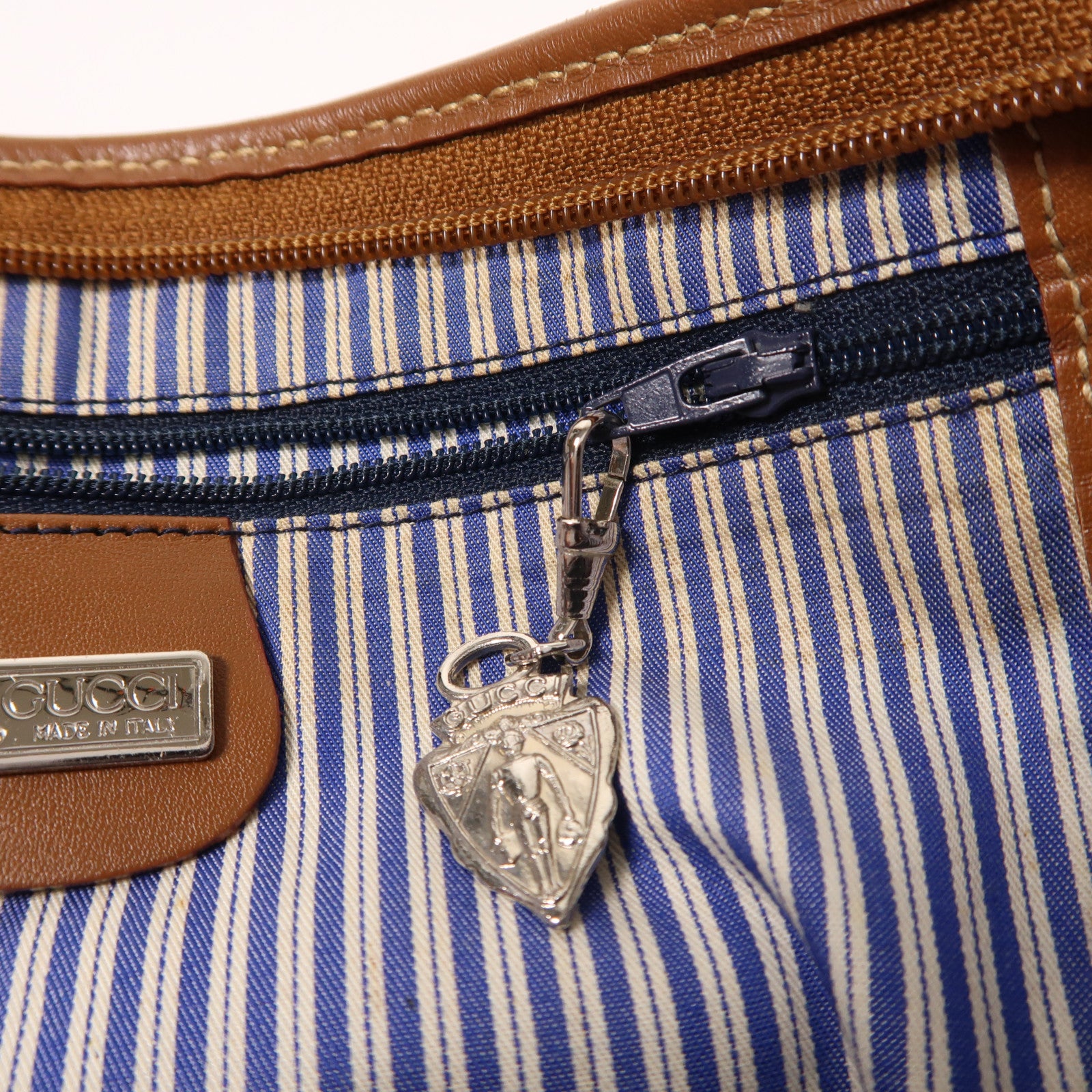 GUCCI 帆布Vintage Shoulder Bag銀扣肩背袋