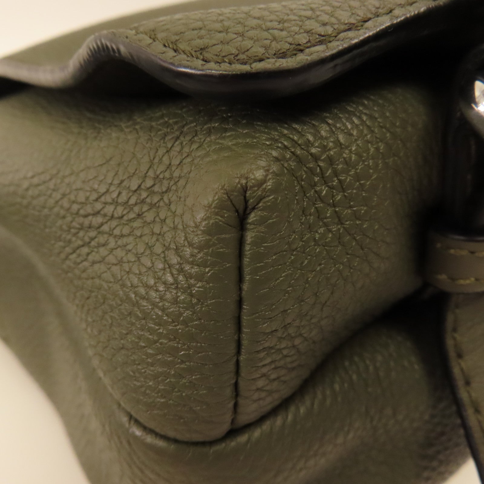 LOEWE 牛皮皮革Military XS銀扣肩背袋