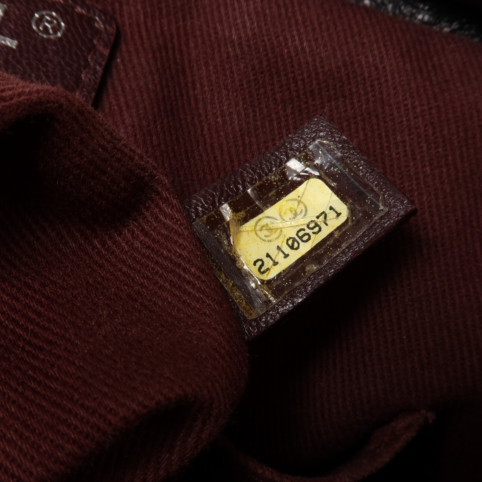 CHANEL 牛皮皮革Mountain Backpack Small鏈帶背包