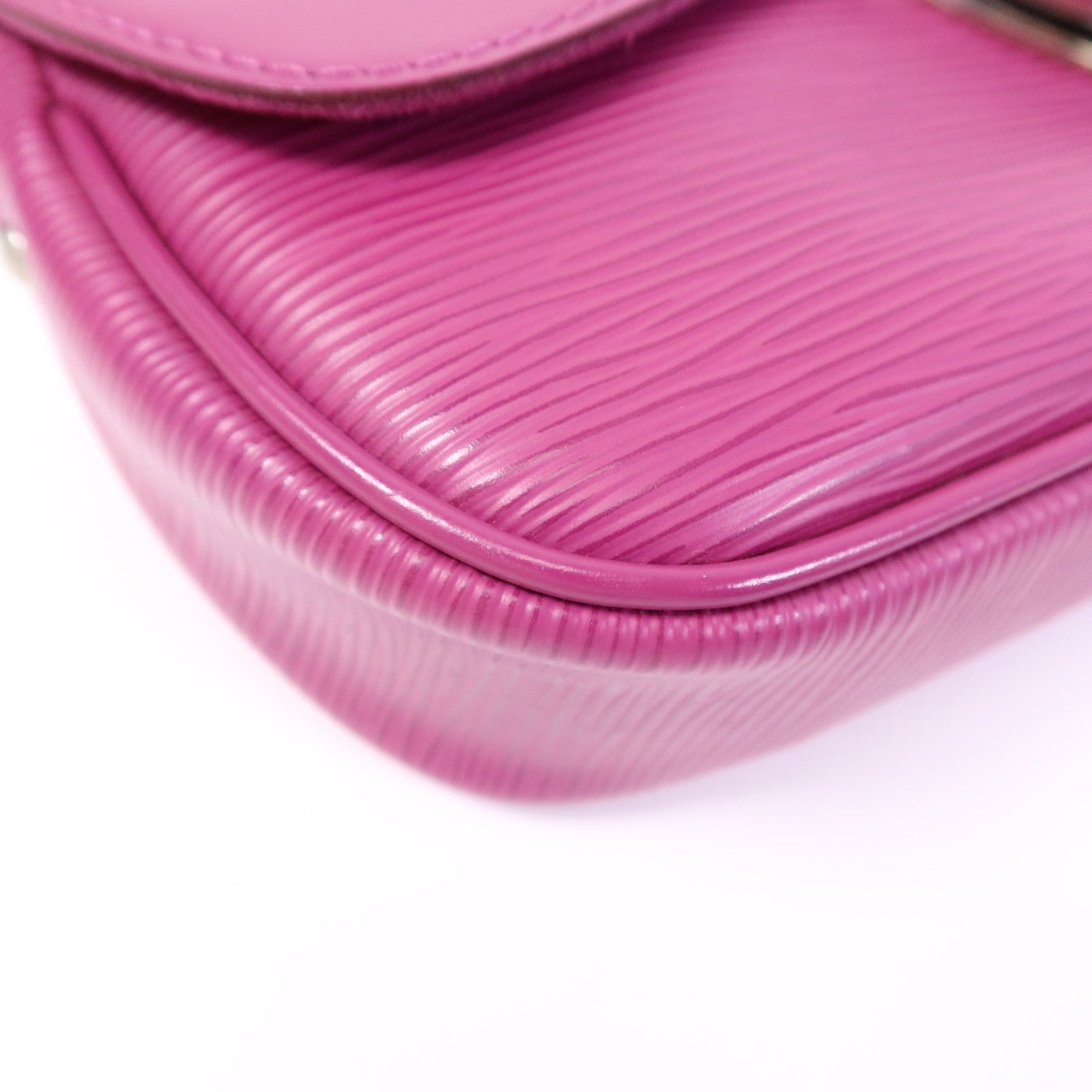 LOUIS VUITTON Epi Pochette Montaigne銀扣肩背袋