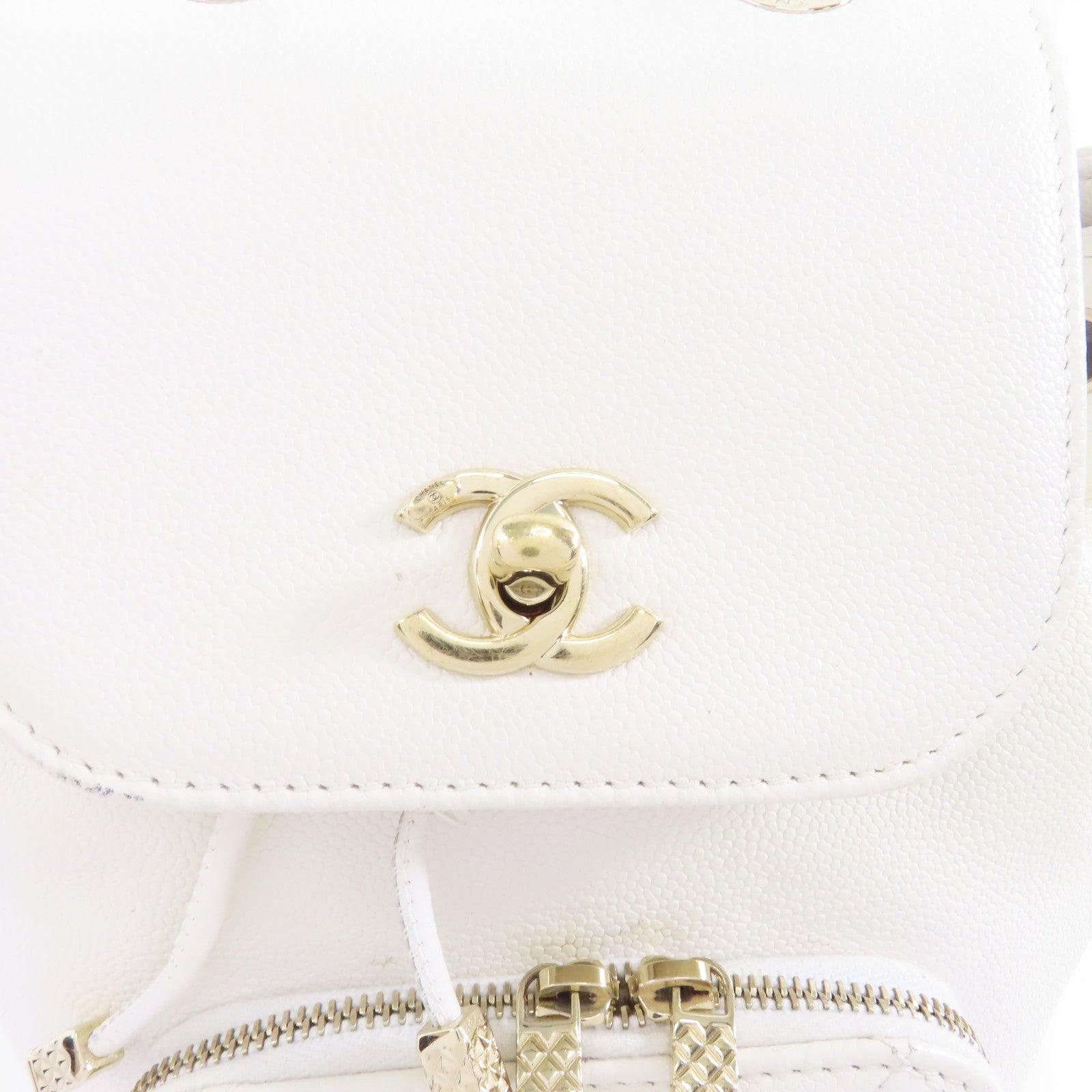 CHANEL 菱格Caviar皮革Backpack金扣背包白色