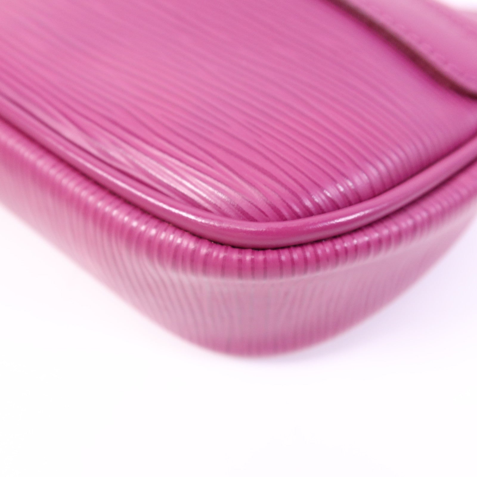 LOUIS VUITTON Epi Pochette Montaigne銀扣肩背袋