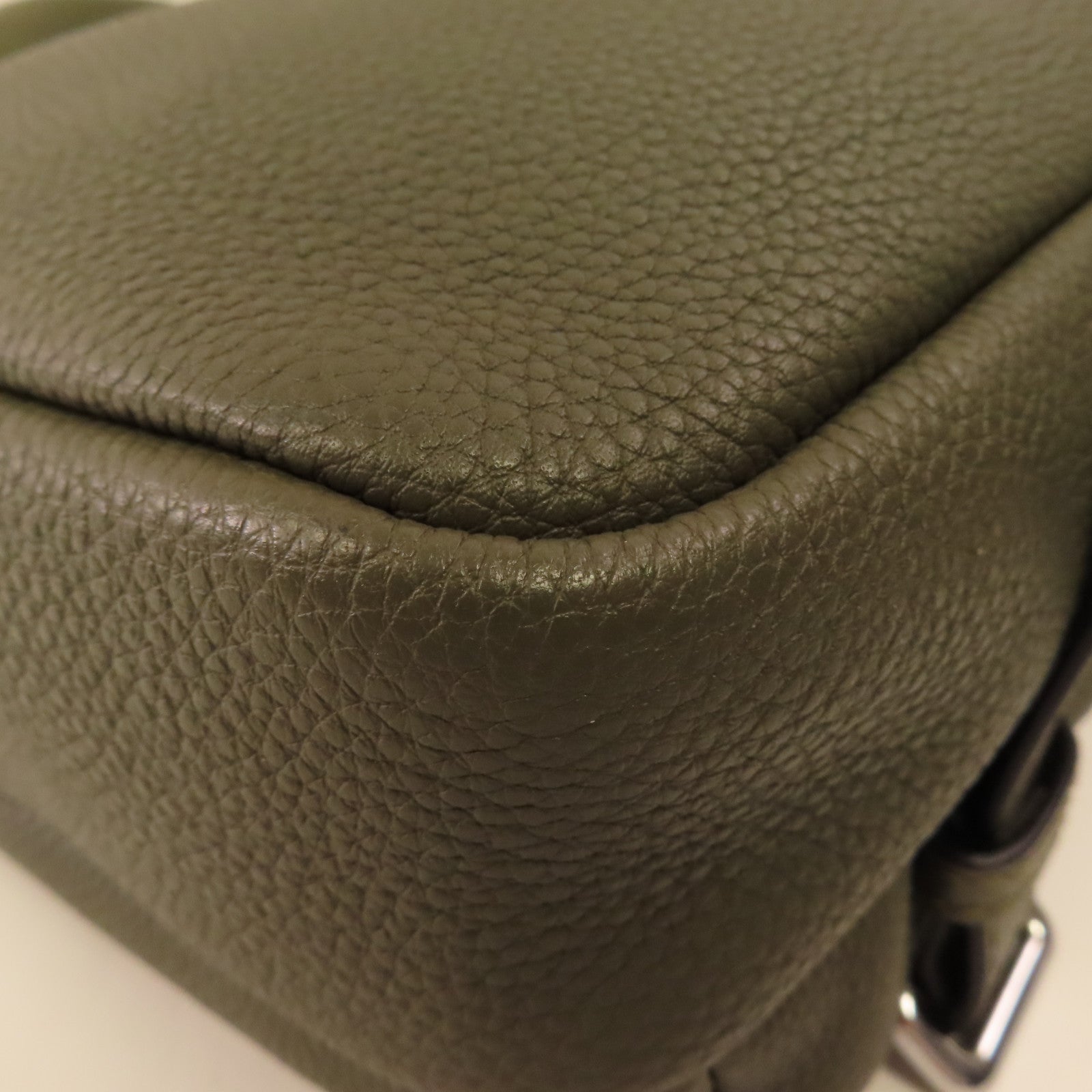 LOEWE 牛皮皮革Military XS銀扣肩背袋