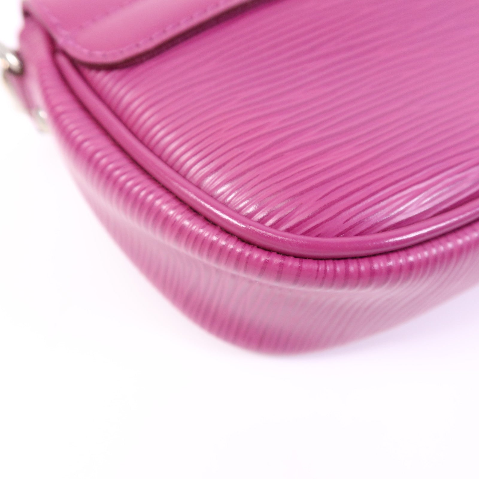 LOUIS VUITTON Epi Pochette Montaigne銀扣肩背袋
