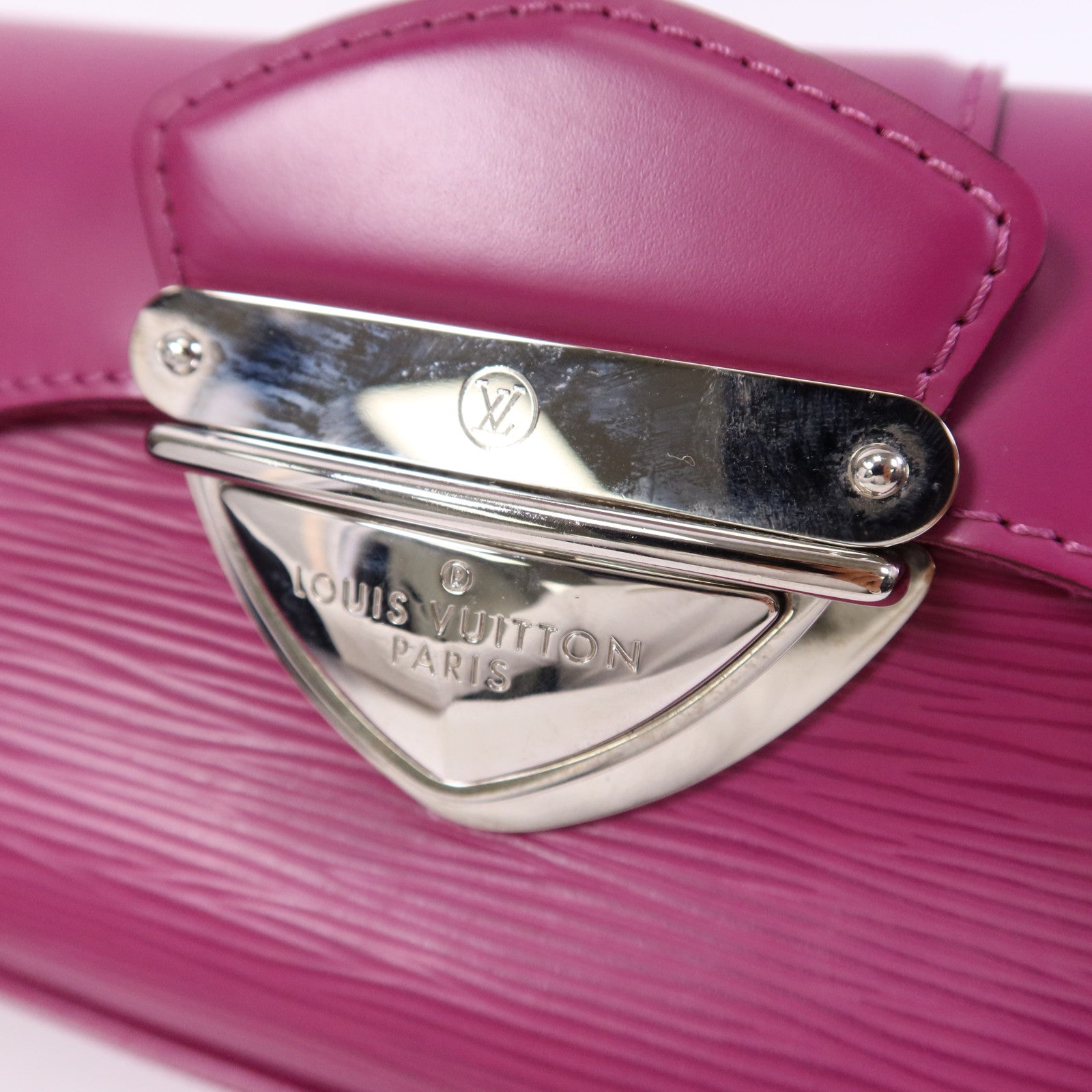LOUIS VUITTON Epi Pochette Montaigne銀扣肩背袋