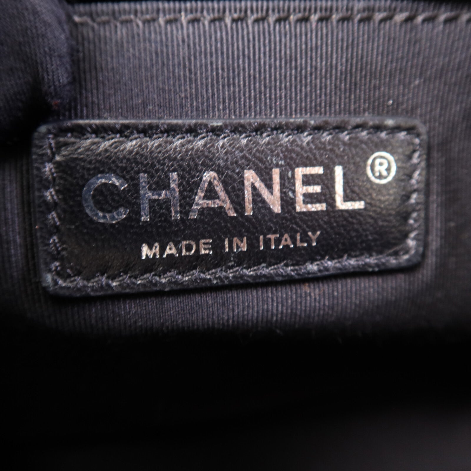CHANEL 牛皮皮革Boy 25銀扣鏈帶肩背包