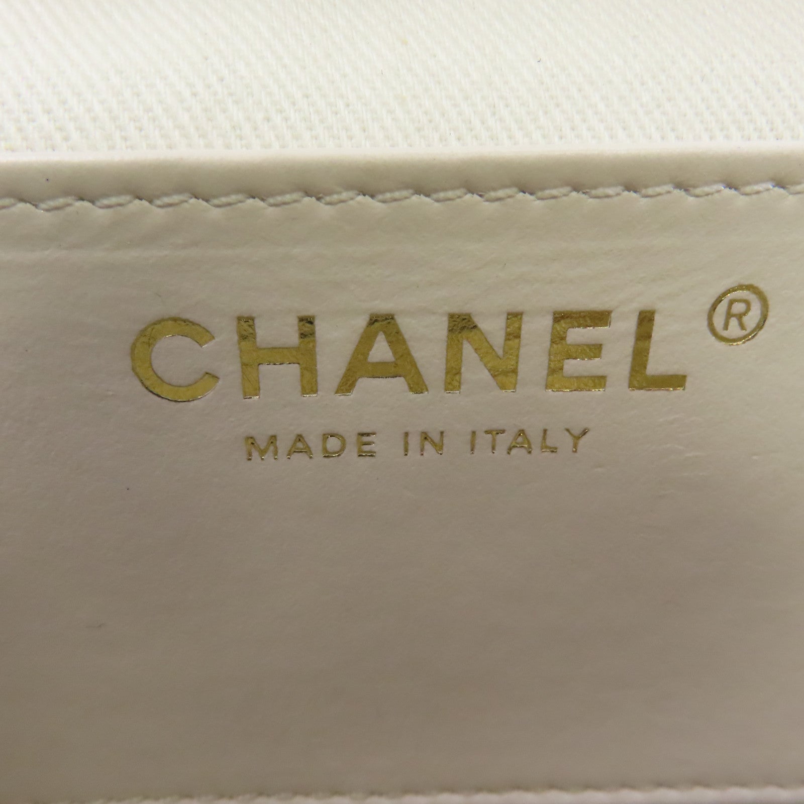 CHANEL 菱格Caviar皮革Backpack金扣背包白色