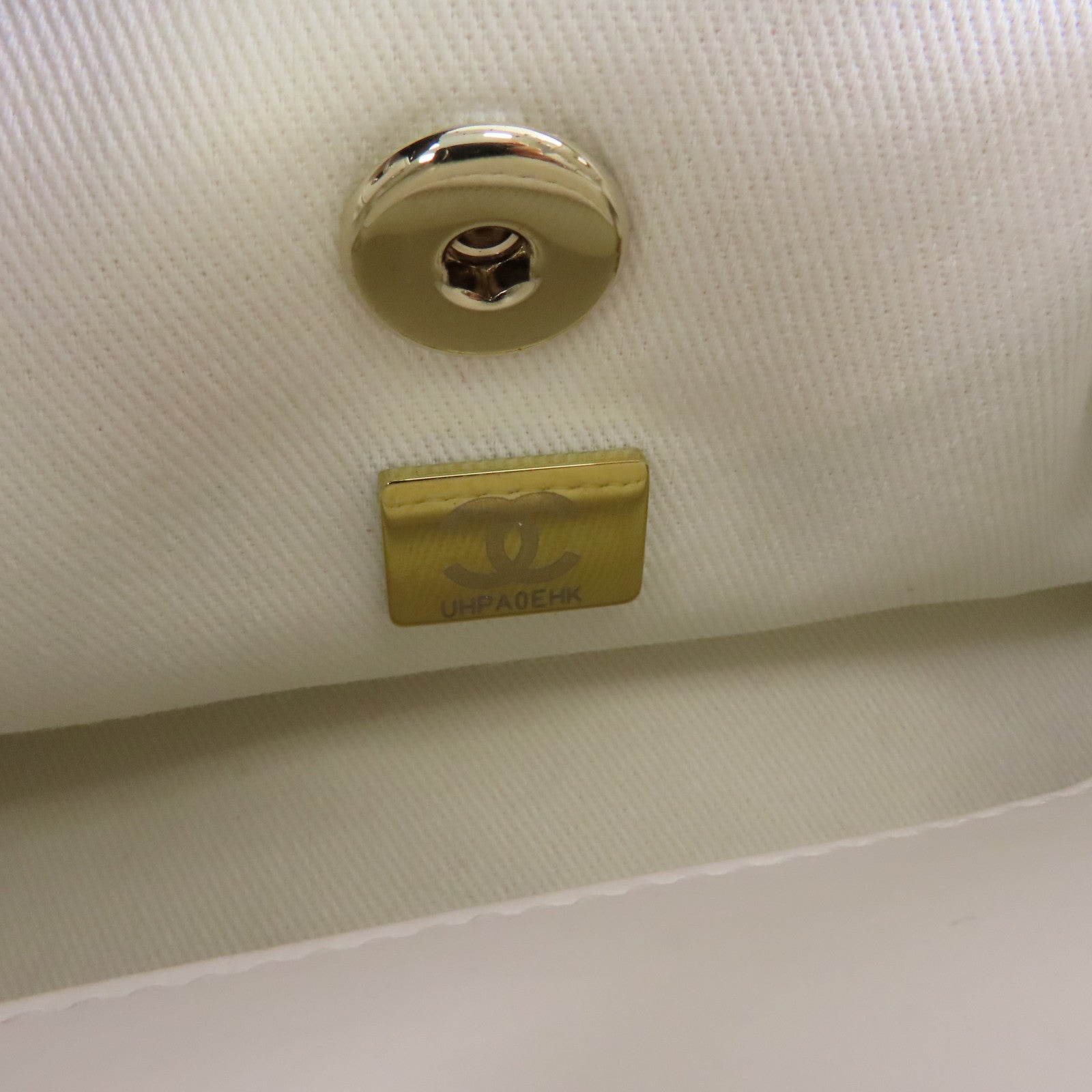 CHANEL 菱格Caviar皮革Backpack金扣背包白色