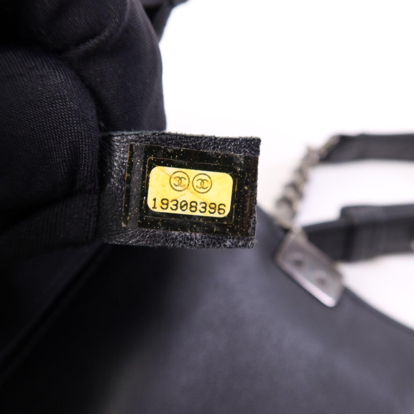 CHANEL 【激減優惠】牛皮皮革Boy 25銀扣鏈帶肩背包