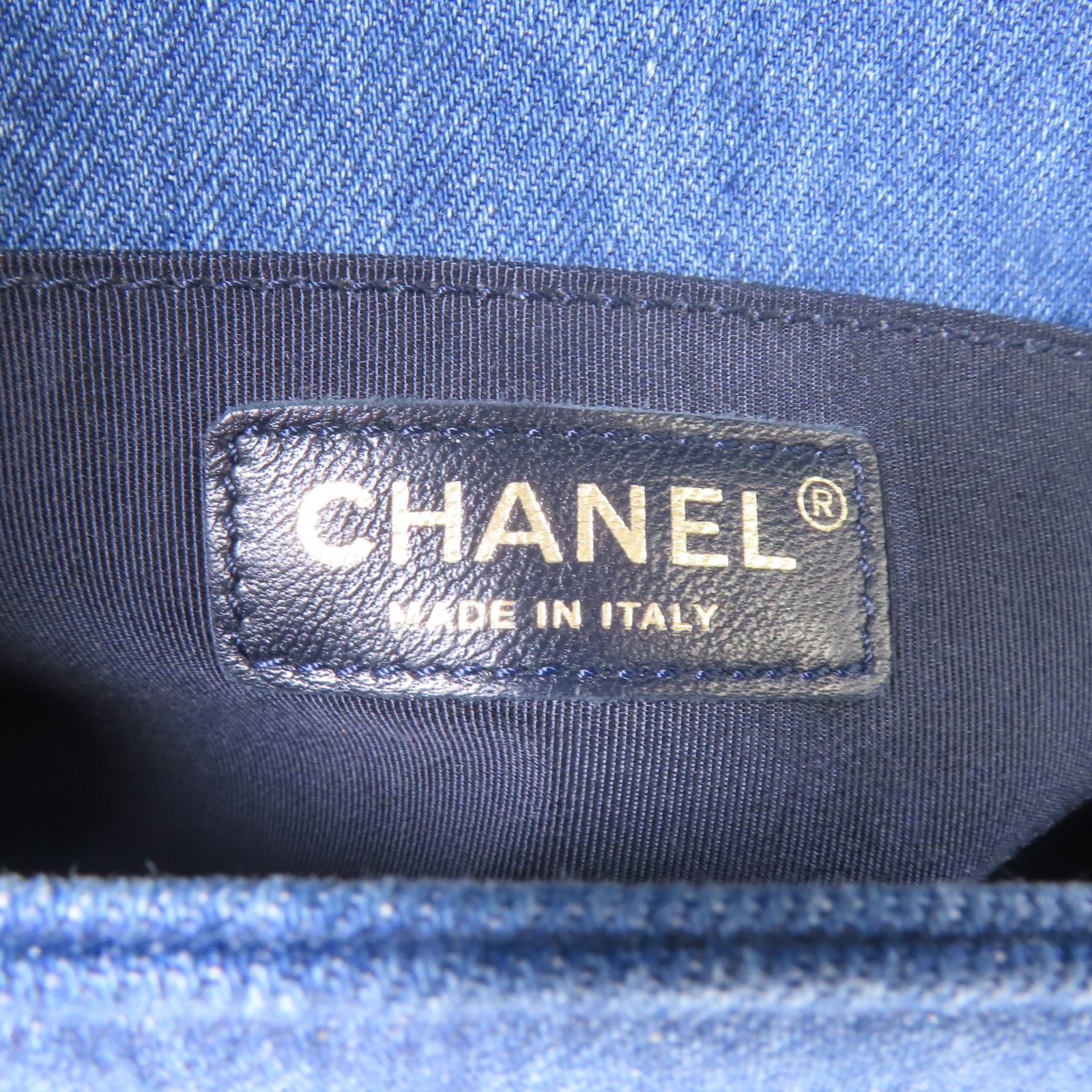 CHANEL 牛仔布Boy 25cm金扣鏈帶肩背袋藍色