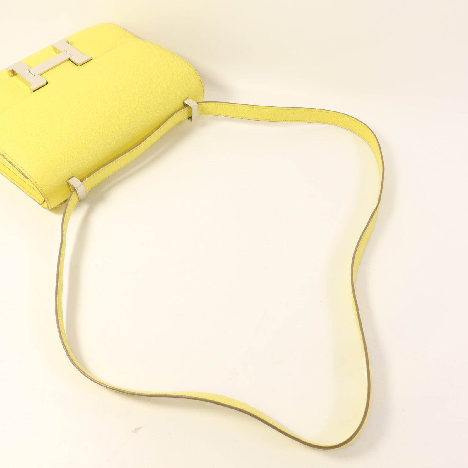 HERMES Epsom皮革Constance 24銀扣肩背袋Lime