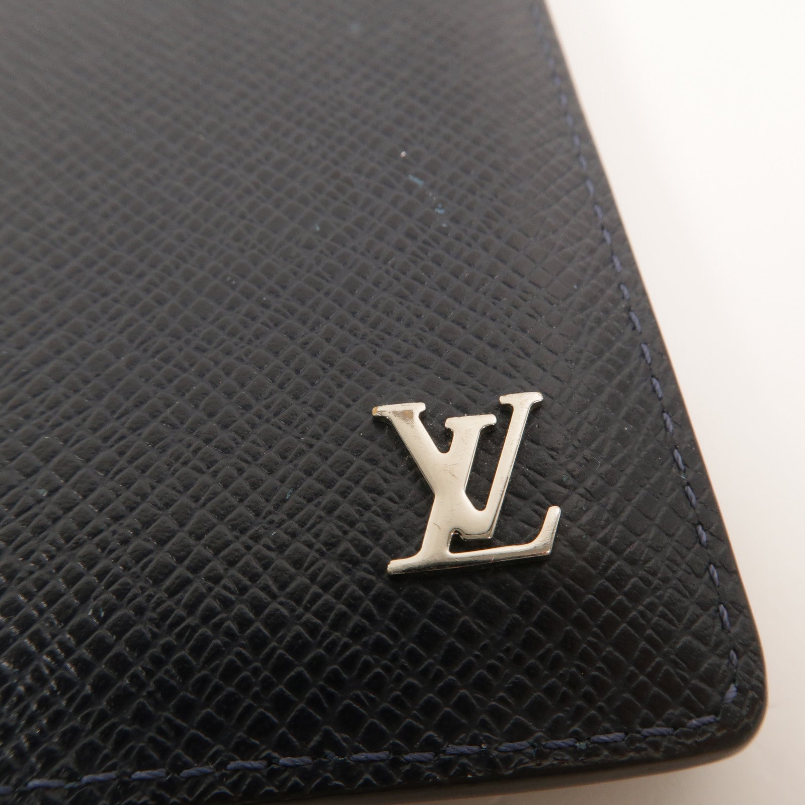 LOUIS VUITTON Taiga Pocket Organizer Card Holder卡片套