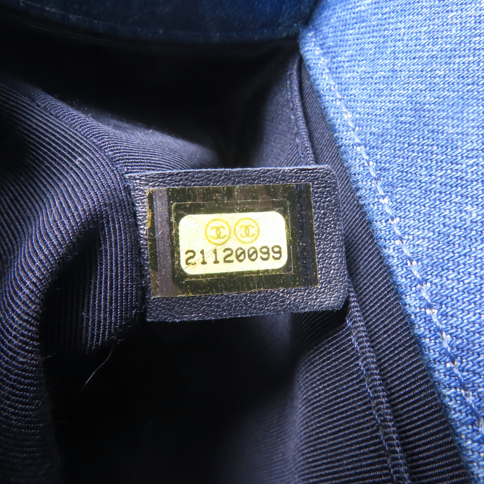 CHANEL 牛仔布Boy 25cm金扣鏈帶肩背袋藍色