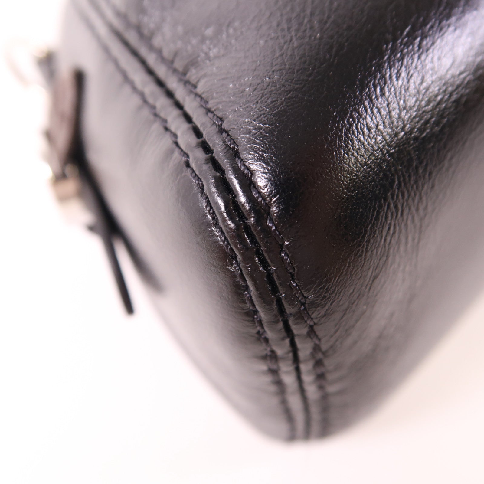 LOUIS VUITTON 羊皮皮革Pochette Vibe銀扣肩背袋