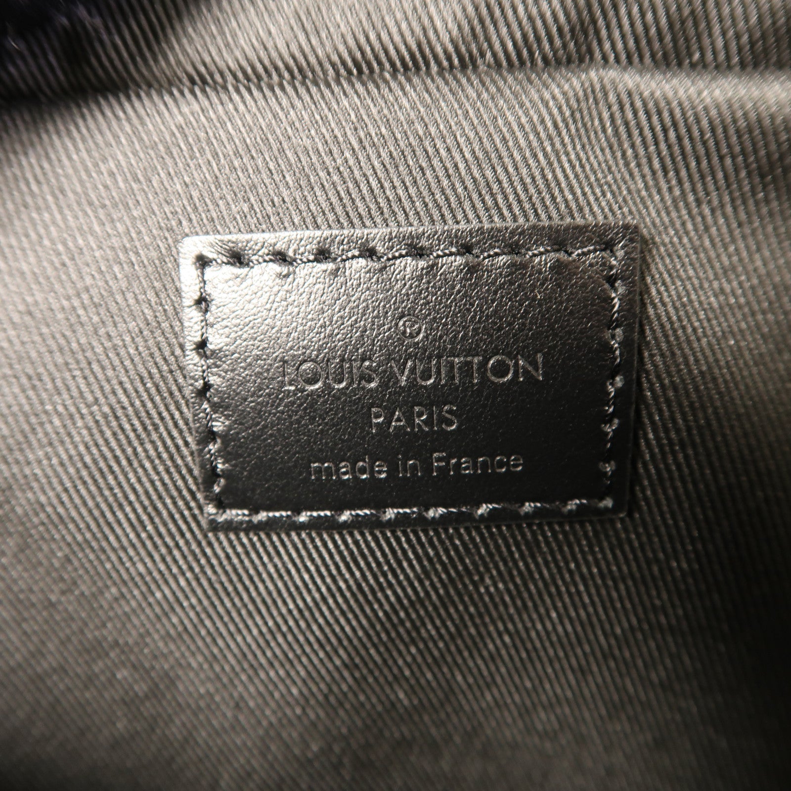 LOUIS VUITTON Monogram Eclipse Reverse Trio Messenger銀扣肩背袋灰色
