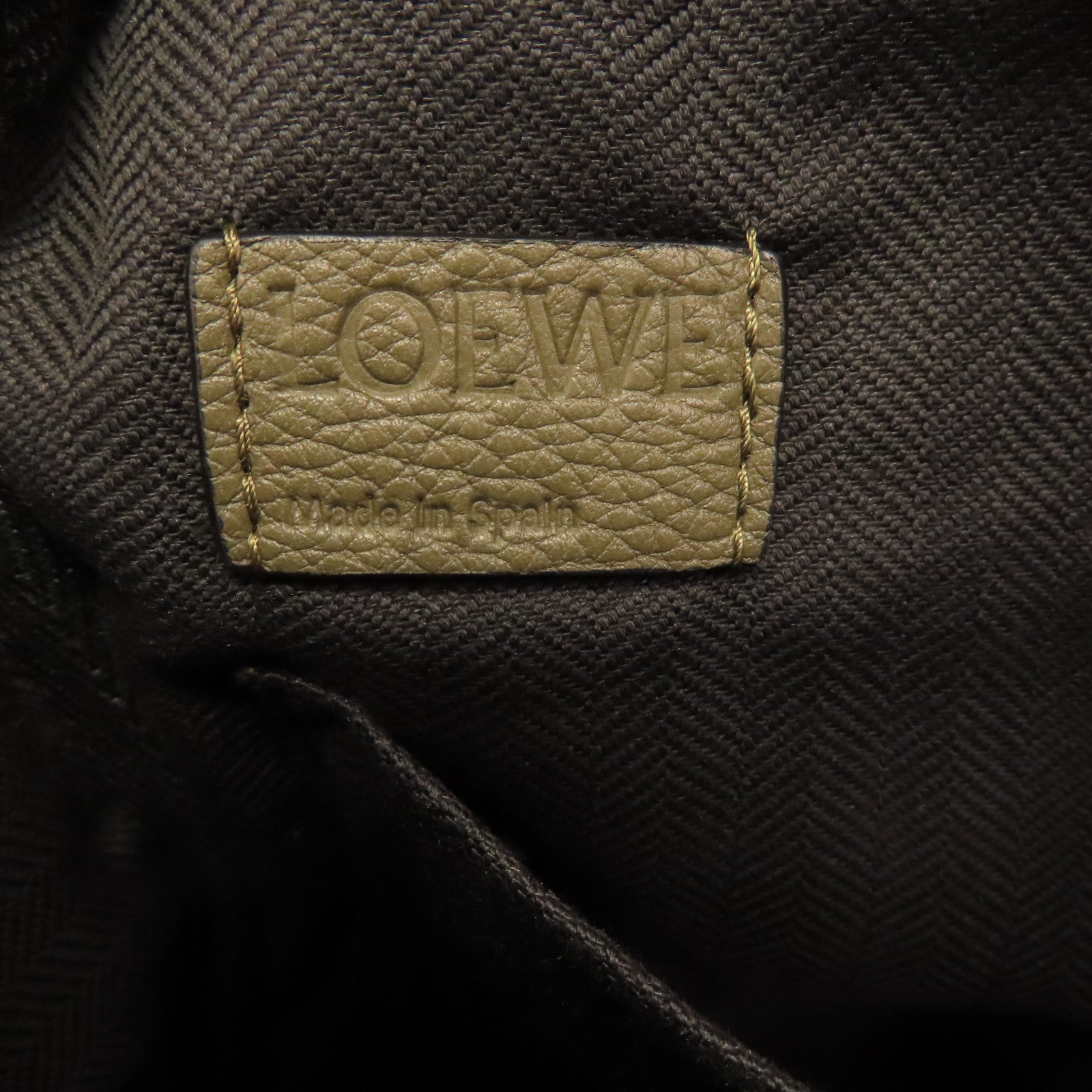 LOEWE 牛皮皮革Military XS銀扣肩背袋