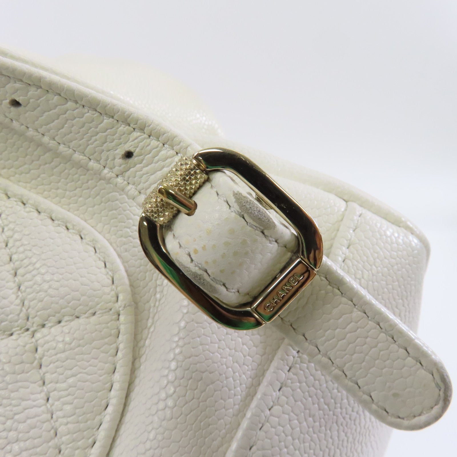 CHANEL 菱格Caviar皮革Backpack金扣背包白色