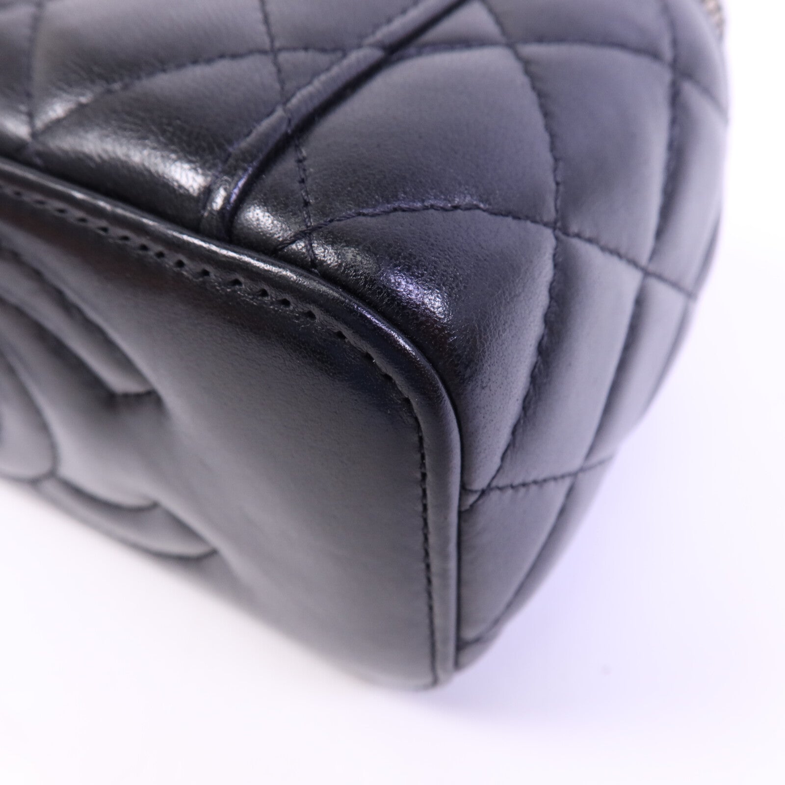CHANEL 牛皮皮革Vanity Case金扣肩背袋