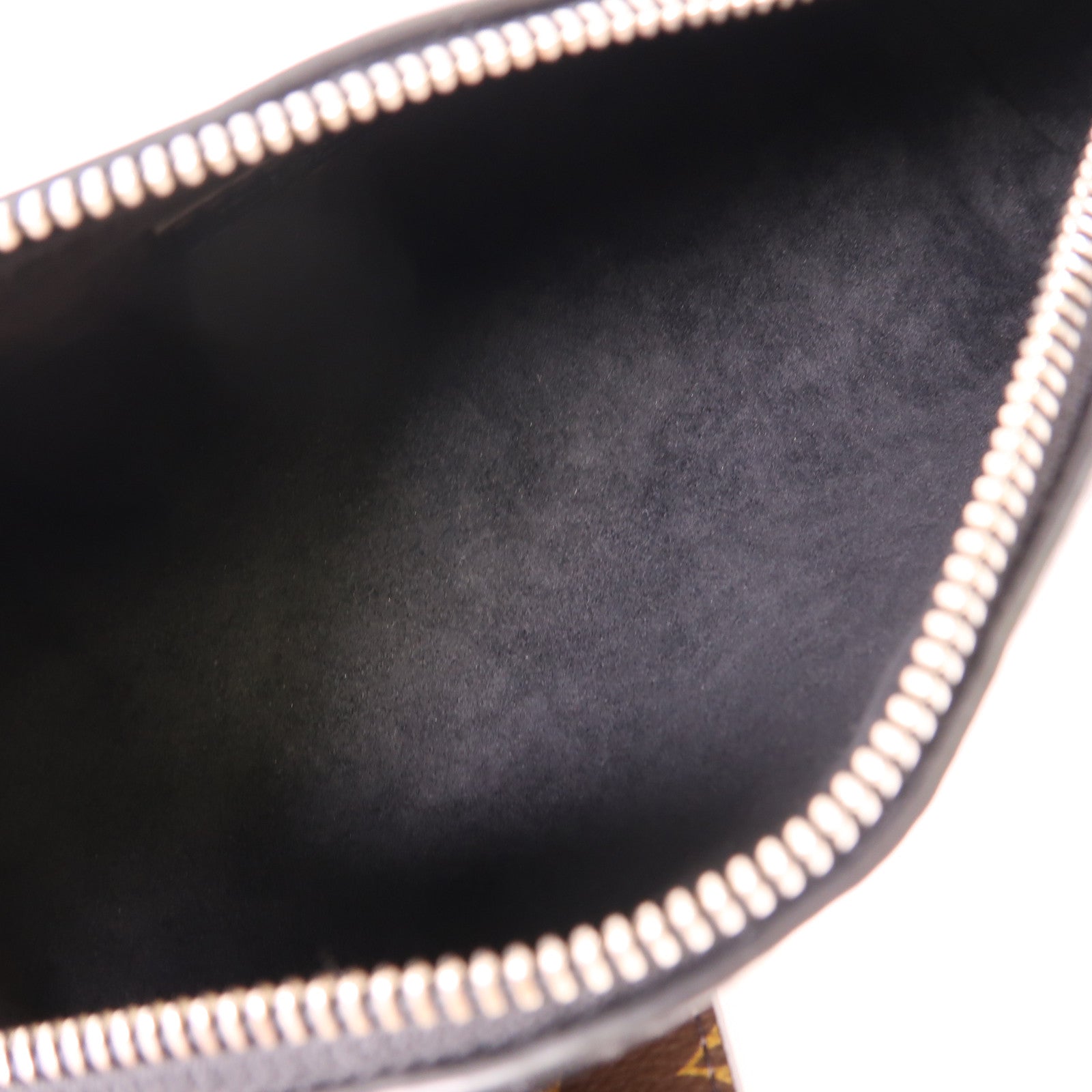 LOUIS VUITTON 羊皮皮革Pochette Vibe銀扣肩背袋