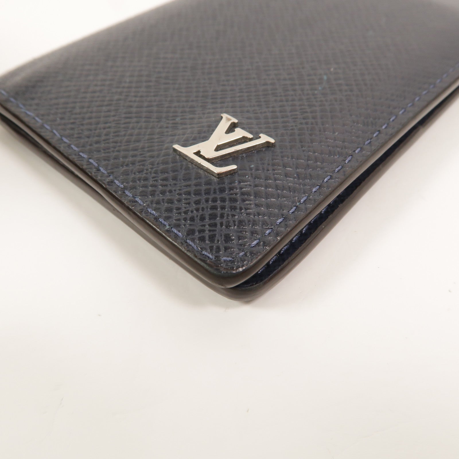 LOUIS VUITTON Taiga Pocket Organizer Card Holder卡片套