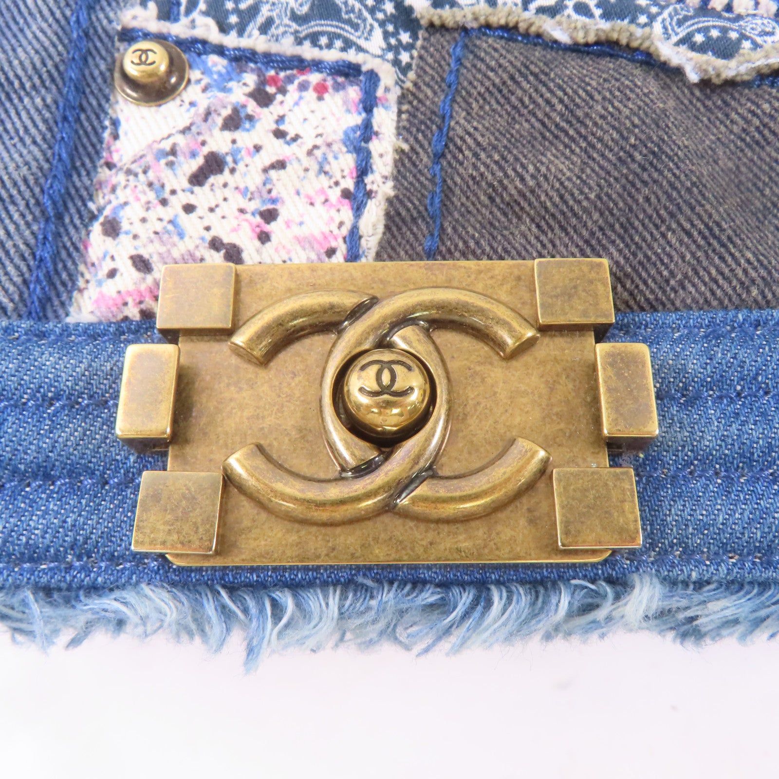 CHANEL 牛仔布Boy 25cm金扣鏈帶肩背袋藍色