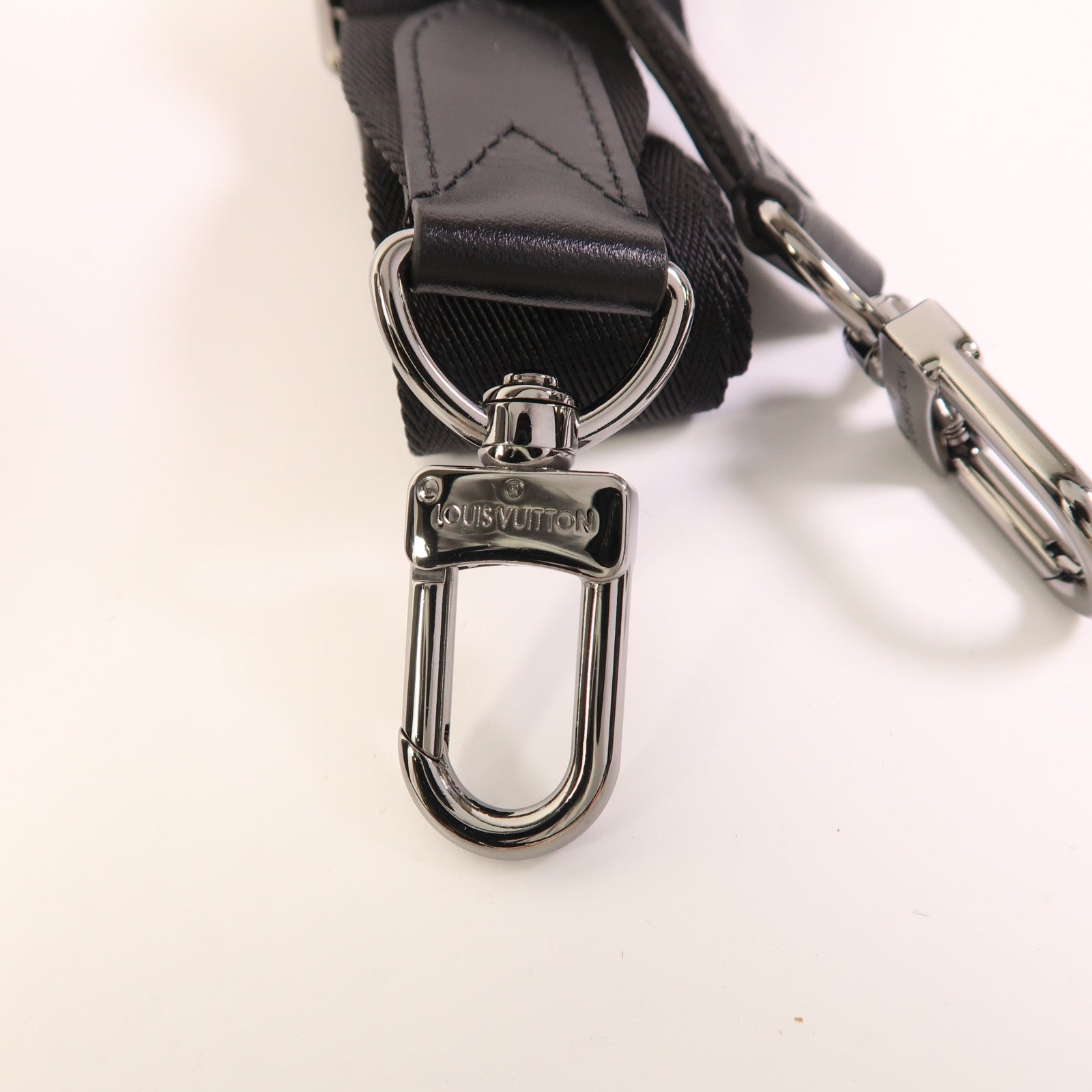 LOUIS VUITTON Monogram Eclipse Reverse Trio Messenger銀扣肩背袋灰色