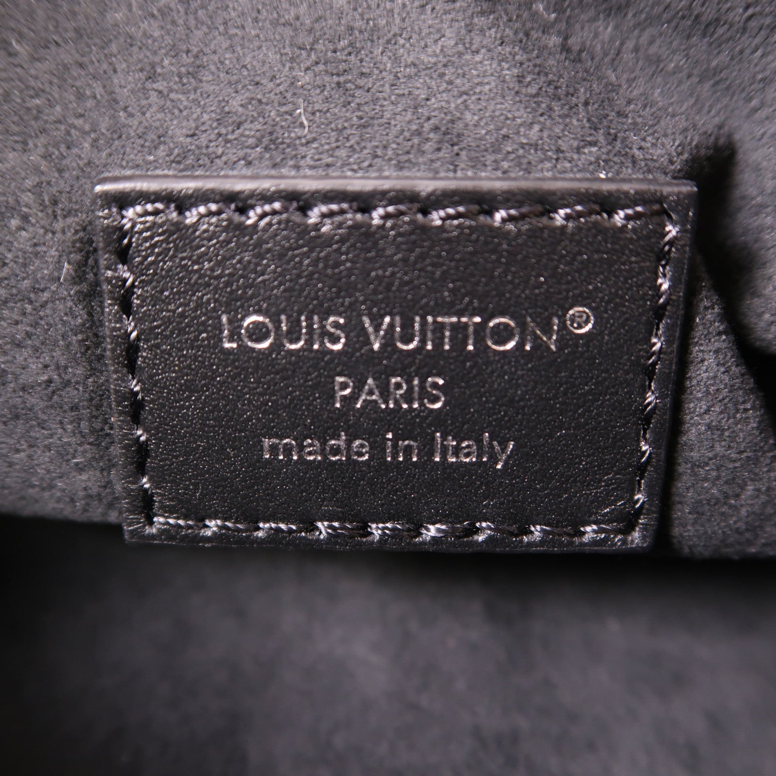 LOUIS VUITTON 羊皮皮革Pochette Vibe銀扣肩背袋