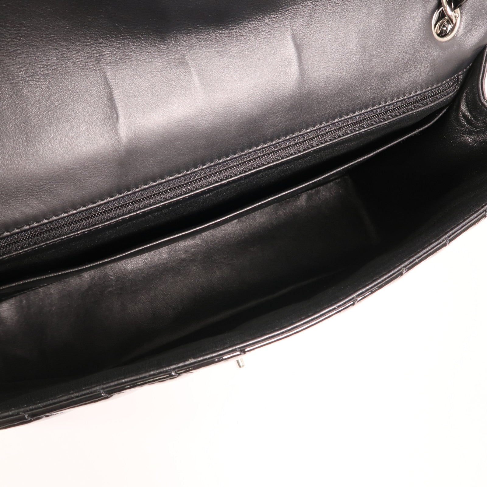 CHANEL 漆皮皮革Maxi Classic銀扣鏈帶肩背袋