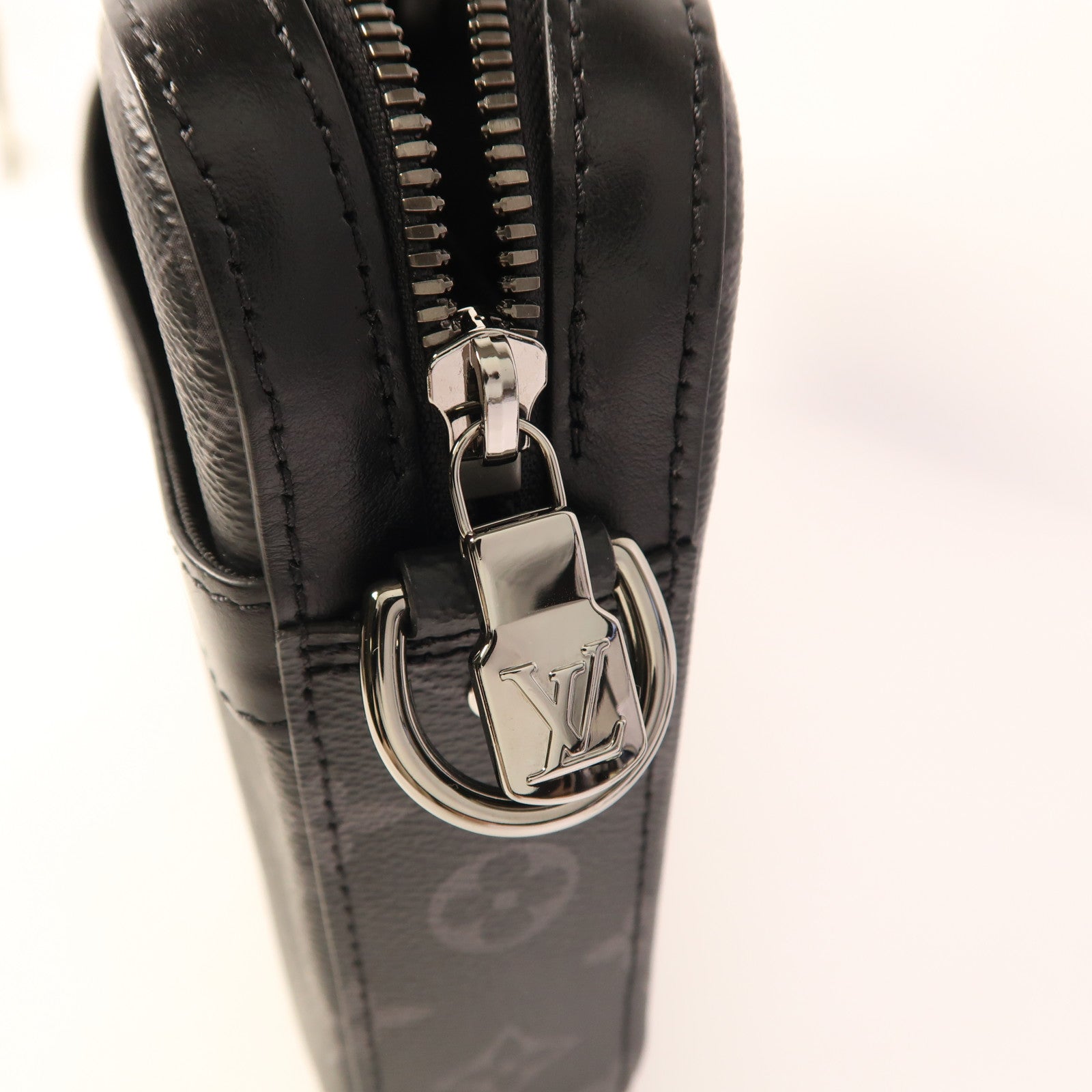 LOUIS VUITTON Monogram Eclipse Reverse Trio Messenger銀扣肩背袋灰色