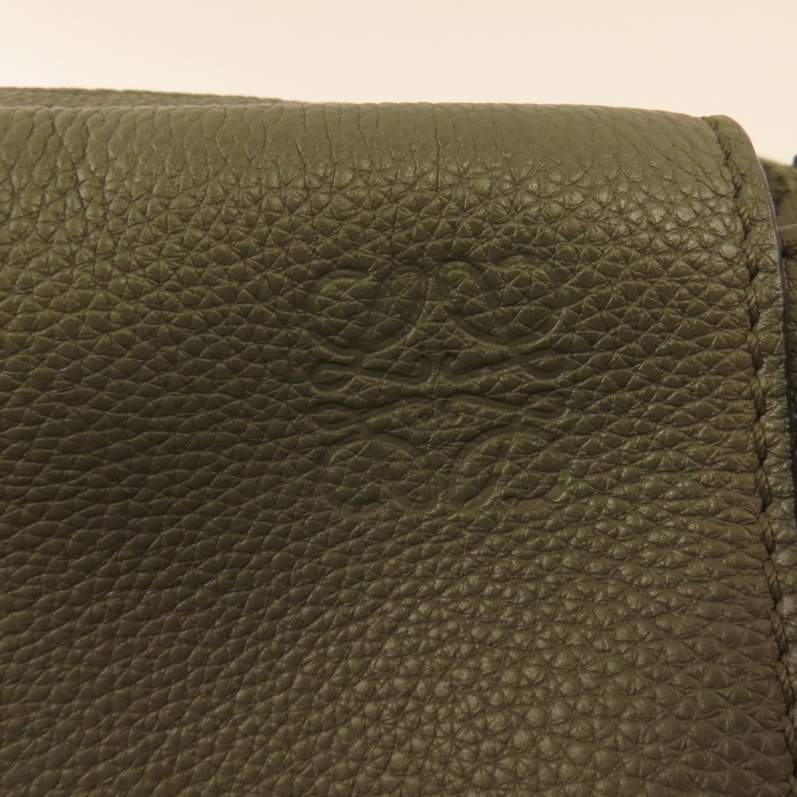 LOEWE 牛皮皮革Military XS銀扣肩背袋
