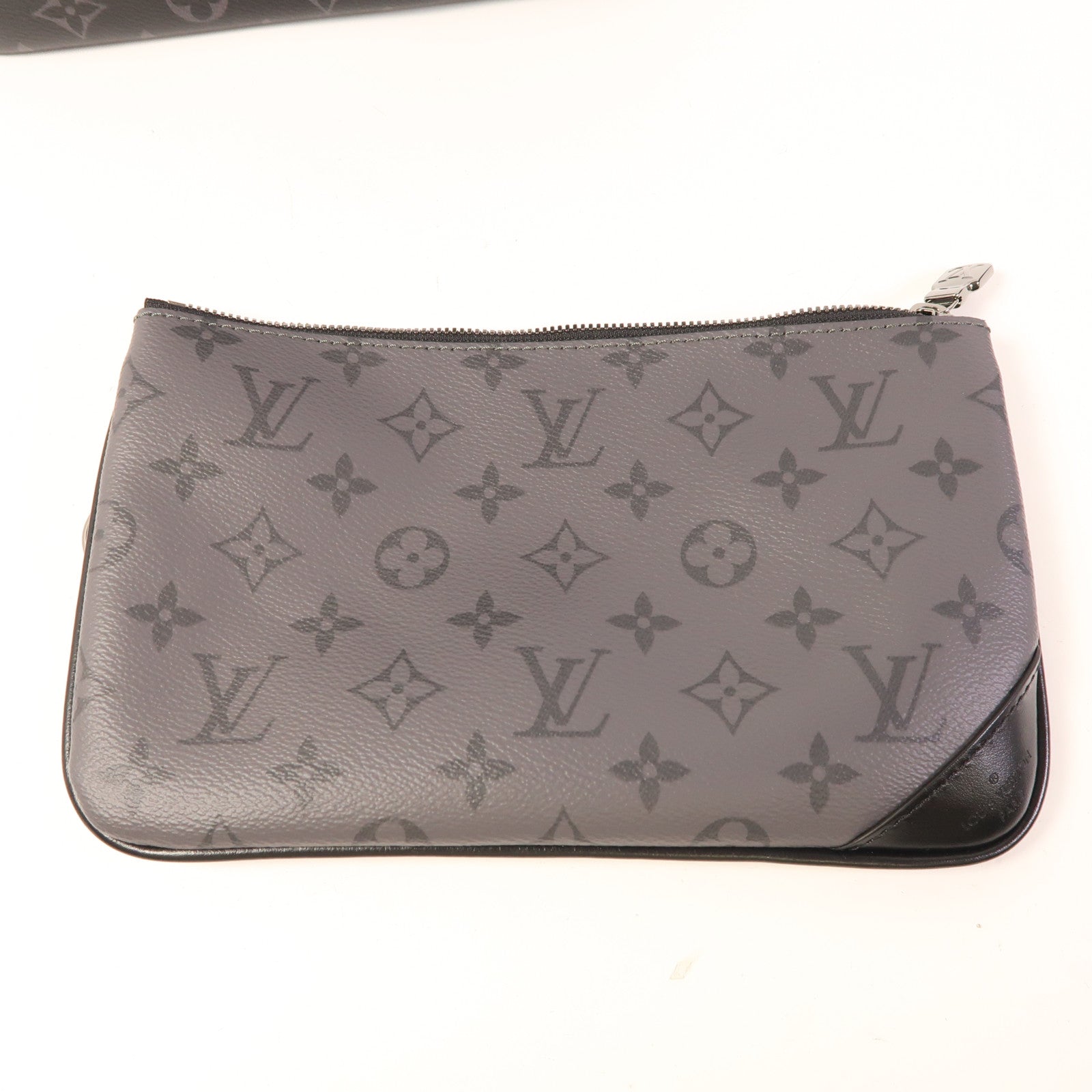 LOUIS VUITTON Monogram Eclipse Reverse Trio Messenger銀扣肩背袋灰色