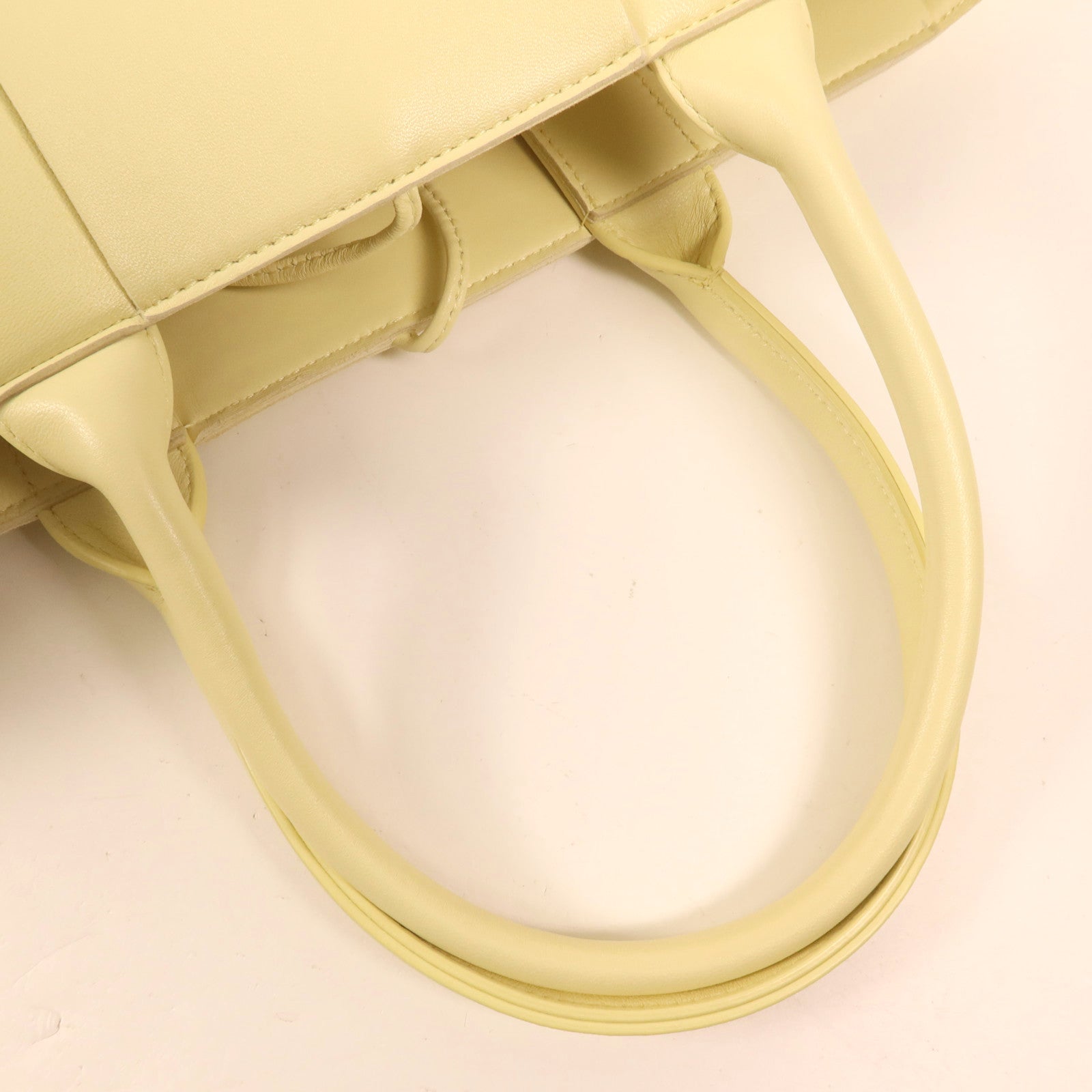 BOTTEGA VENETA 牛皮皮革Arco Tote銀扣手挽袋