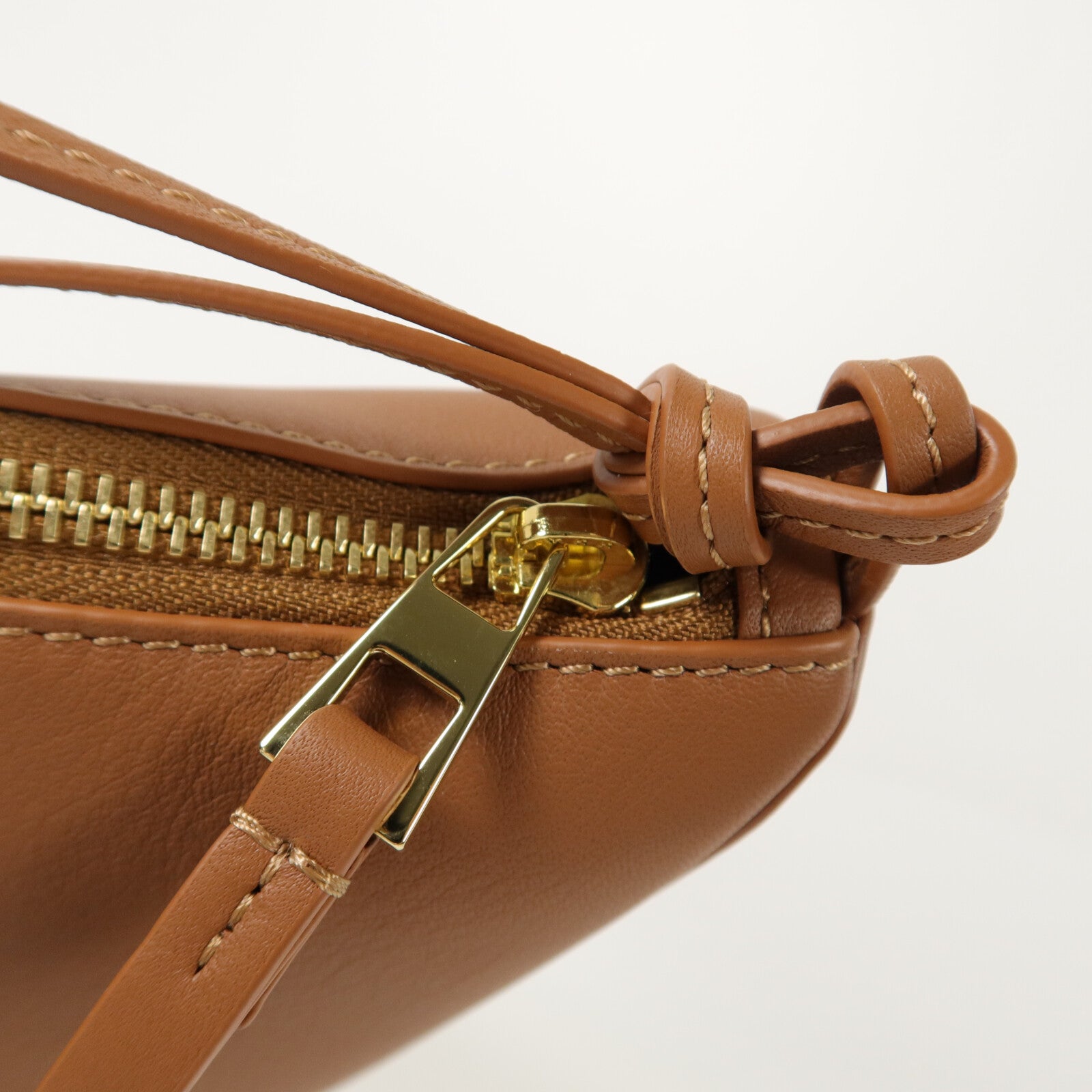 LOEWE 牛皮皮革Mini Hammock Hobo手挽肩背兩用袋