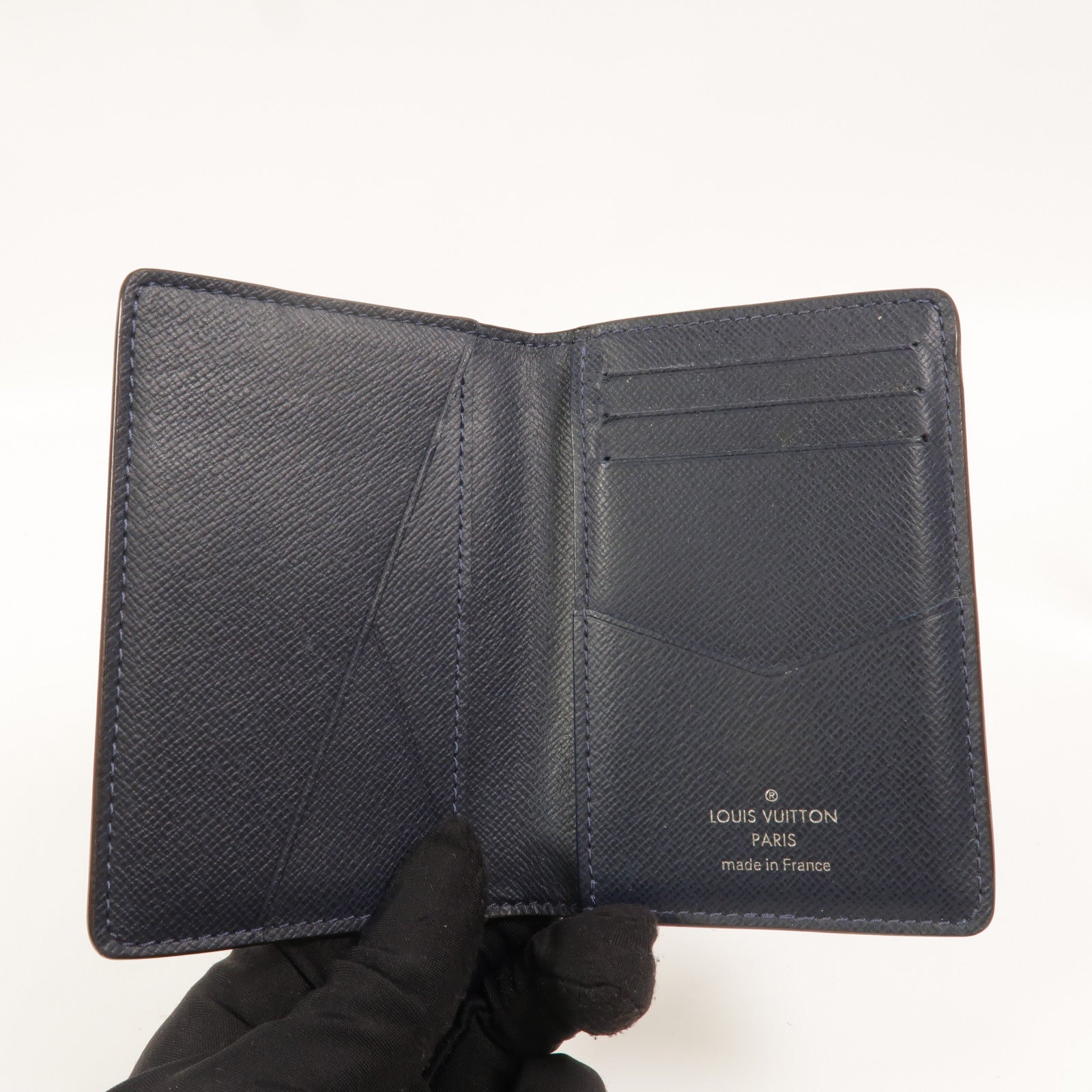 LOUIS VUITTON Taiga Pocket Organizer Card Holder卡片套