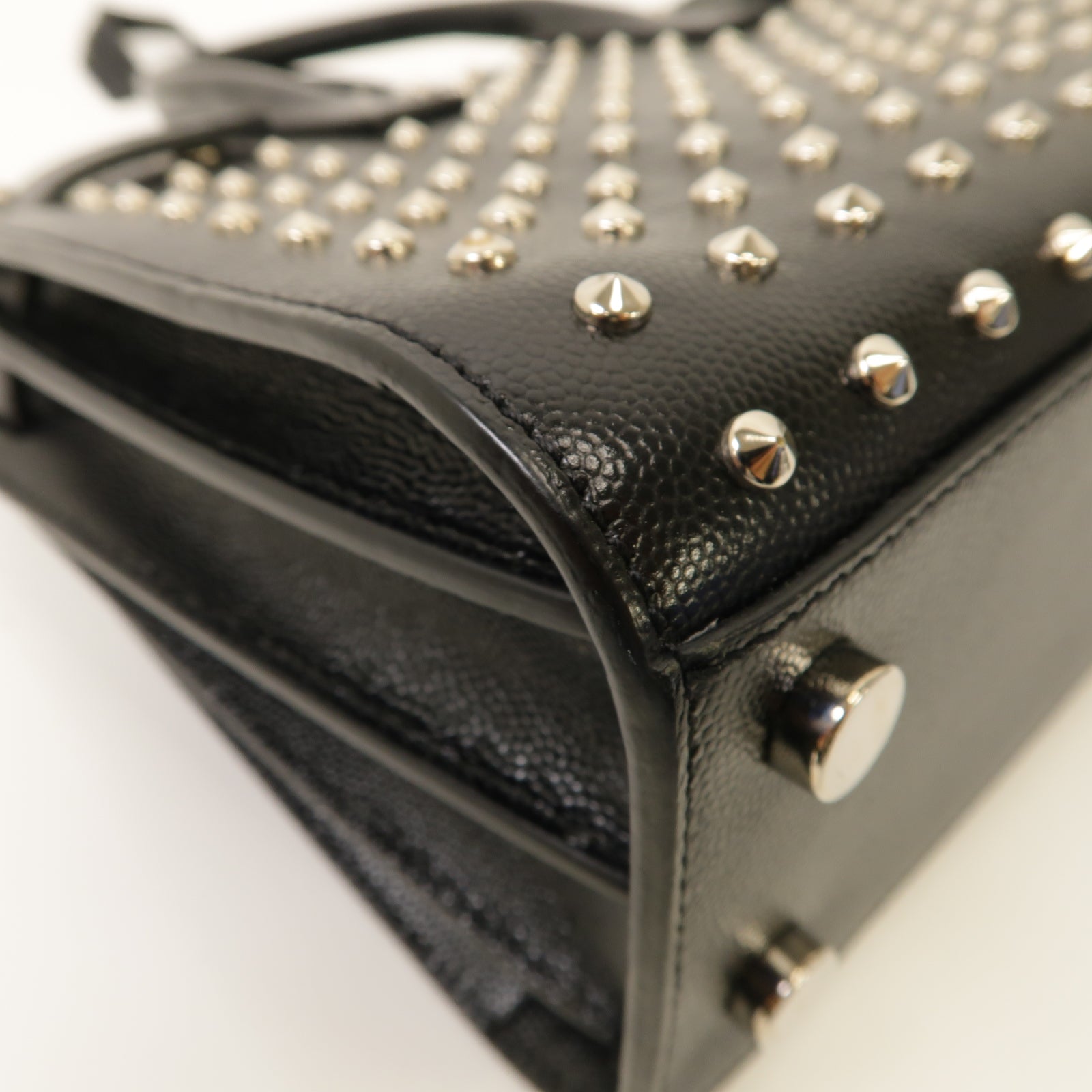 SAINT LAURENT 【激減優惠】牛皮皮革Nano Studded Sac de Jour銀扣手挽肩背兩用袋黑色