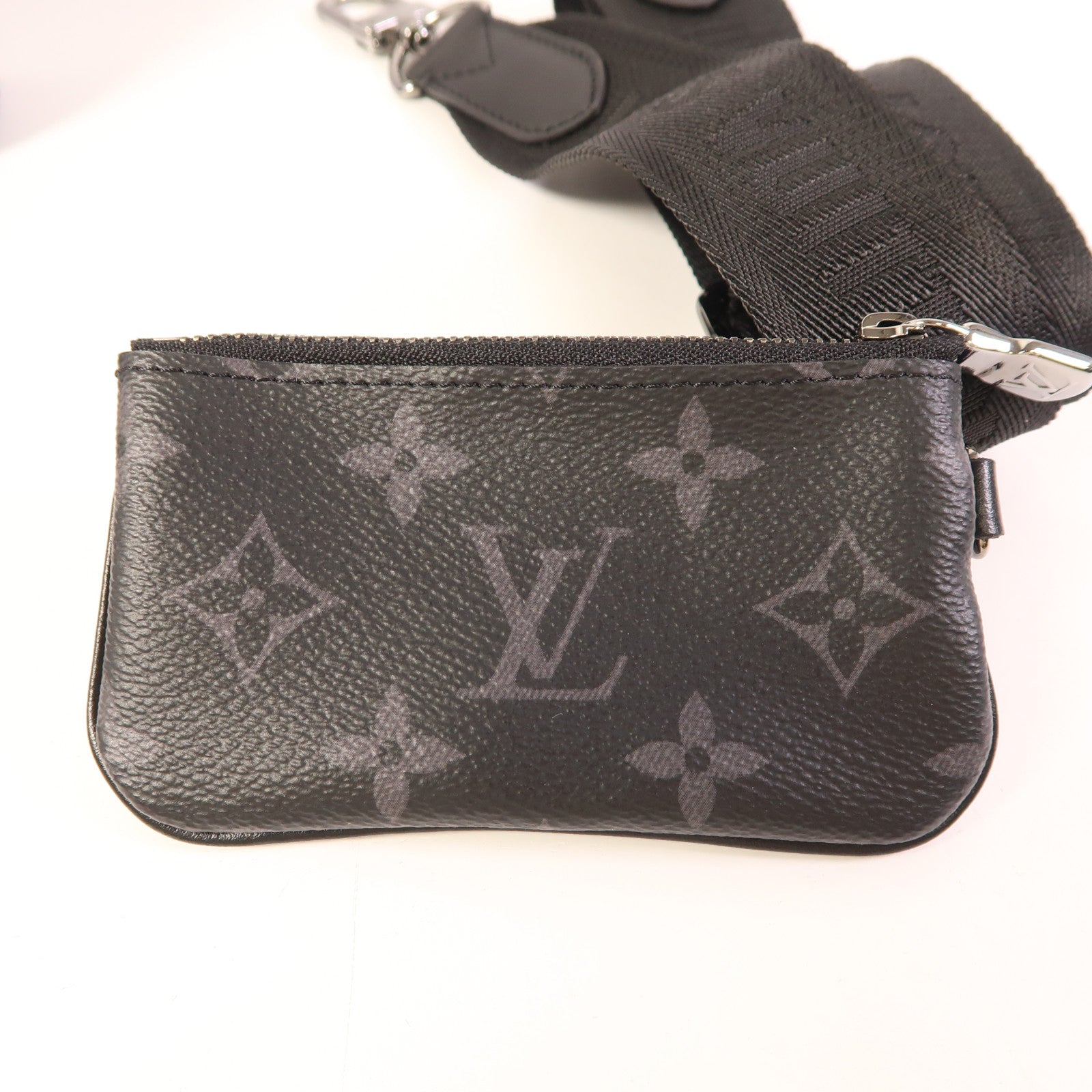 LOUIS VUITTON Monogram Eclipse Reverse Trio Messenger銀扣肩背袋灰色