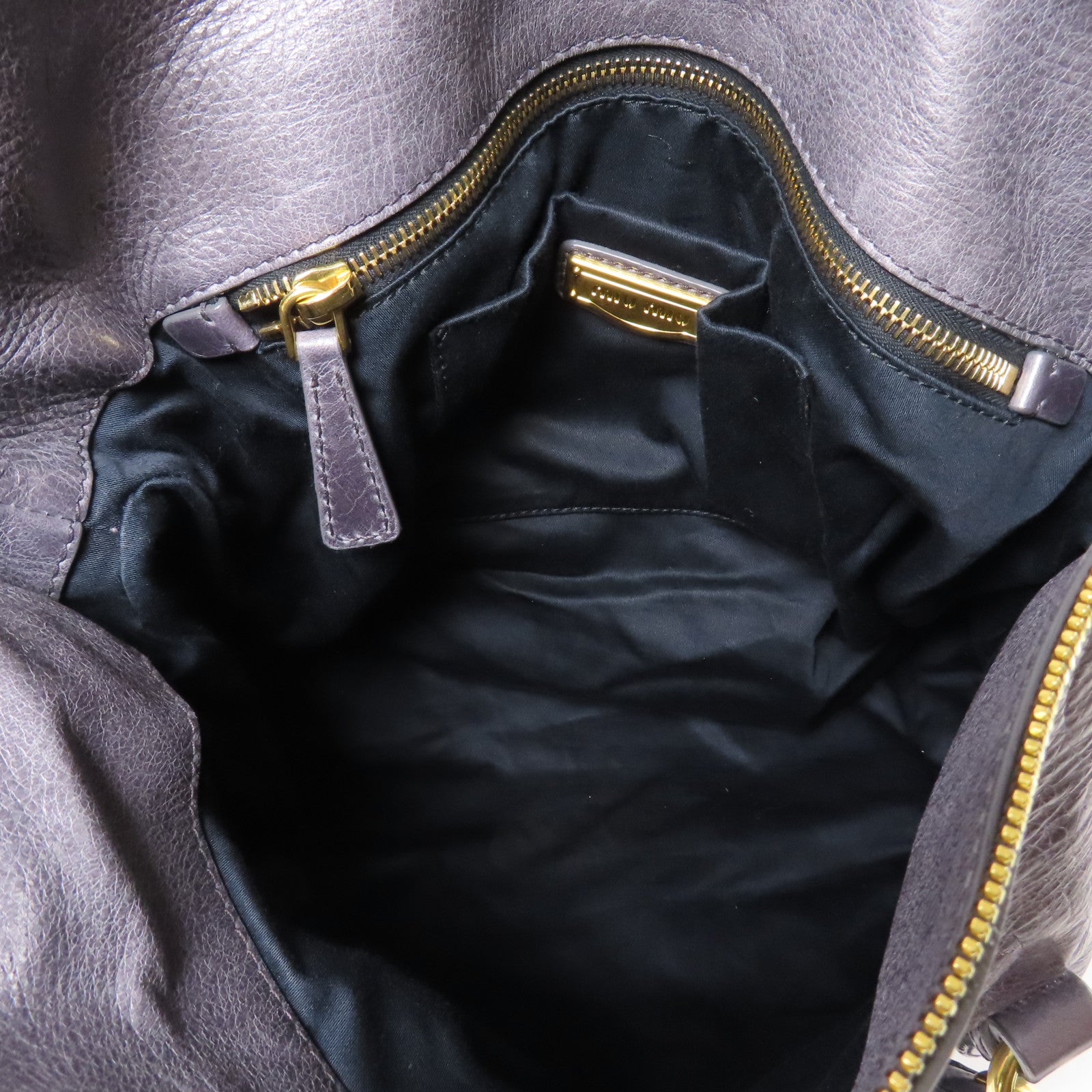 Miu Miu 牛皮皮革Shoulder Bag金扣肩背袋
